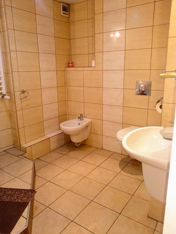 One-Bedroom Suite with Balcony - Photo 5
