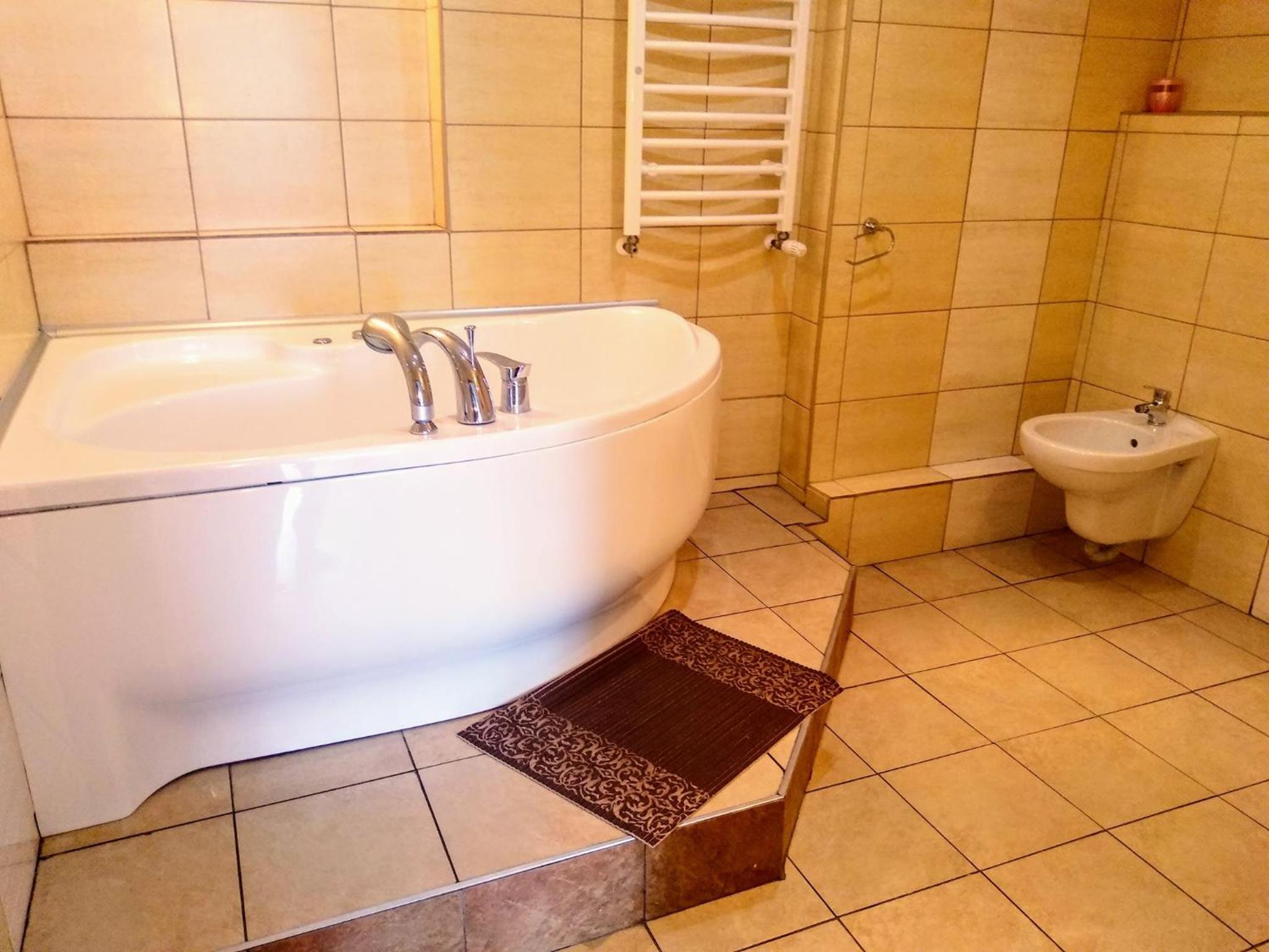 One-Bedroom Suite with Balcony - Photo 4