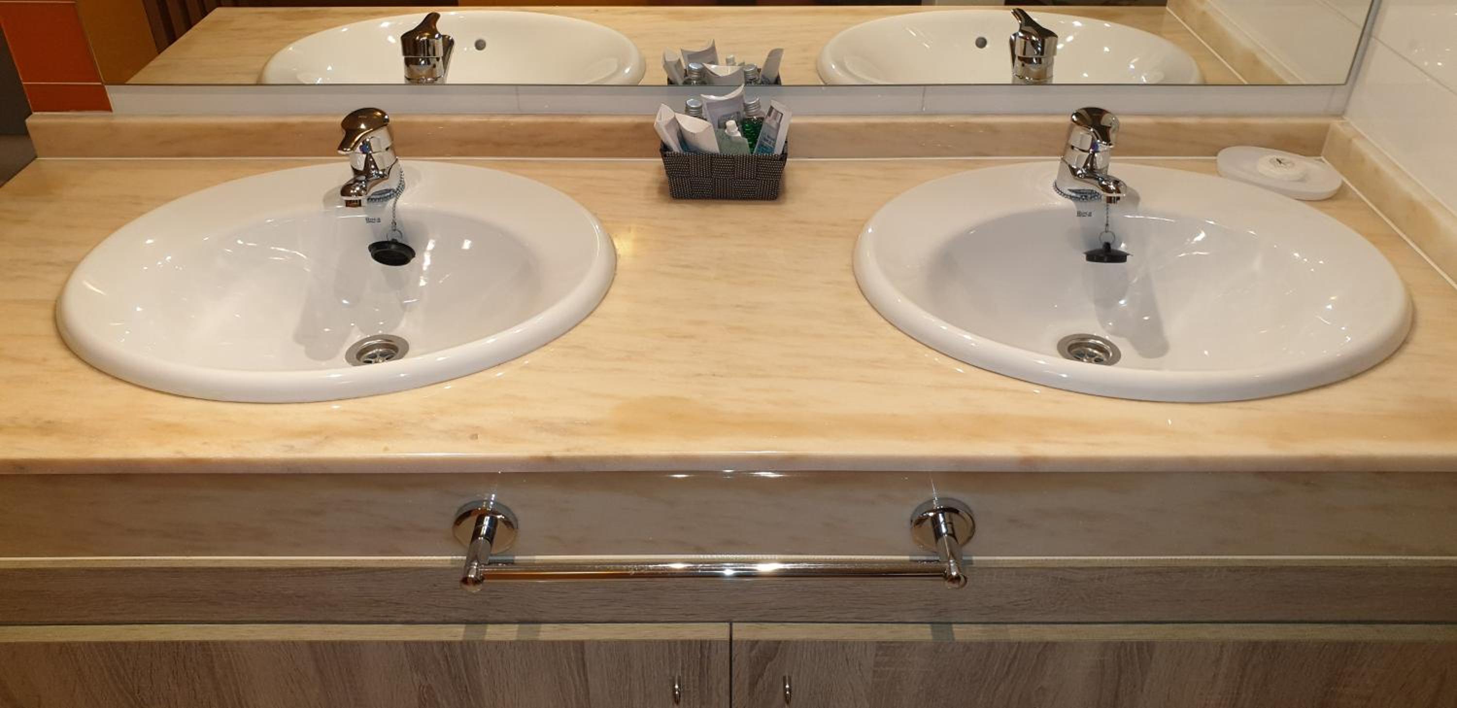 Deluxe Suite with Spa Bath photo 2