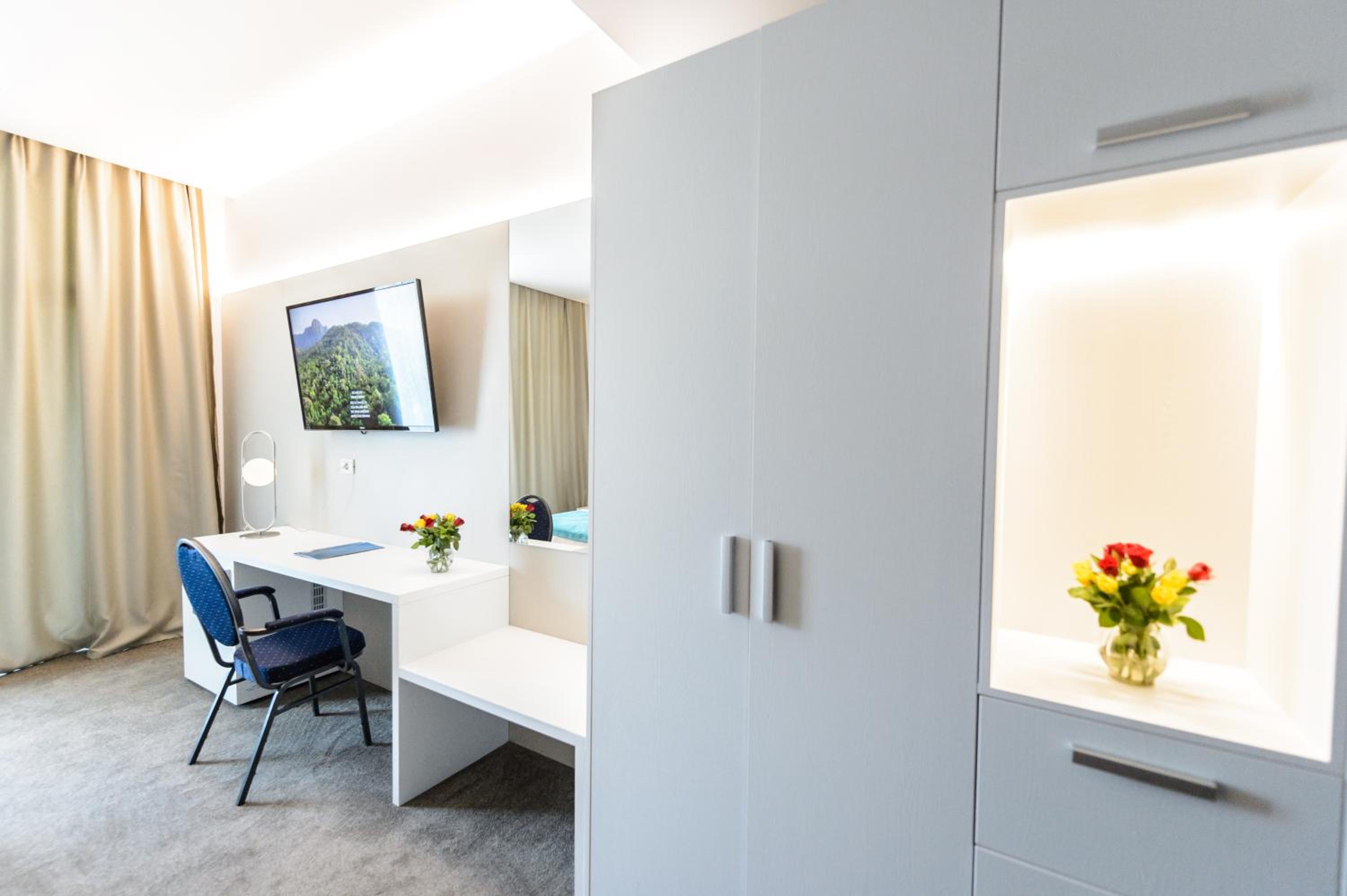 Double or Twin Room photo 3