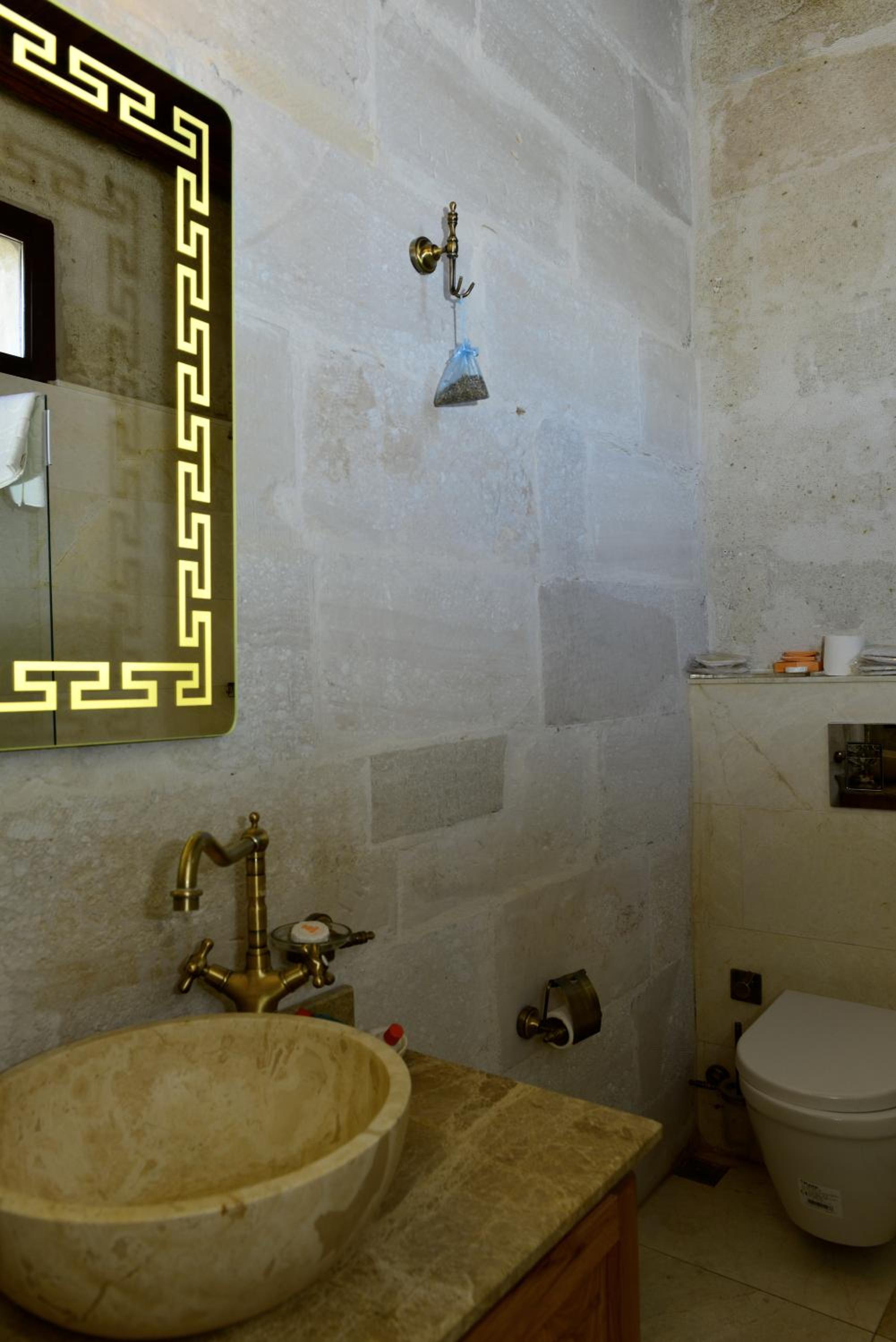 Standard Twin Room - Photo 2