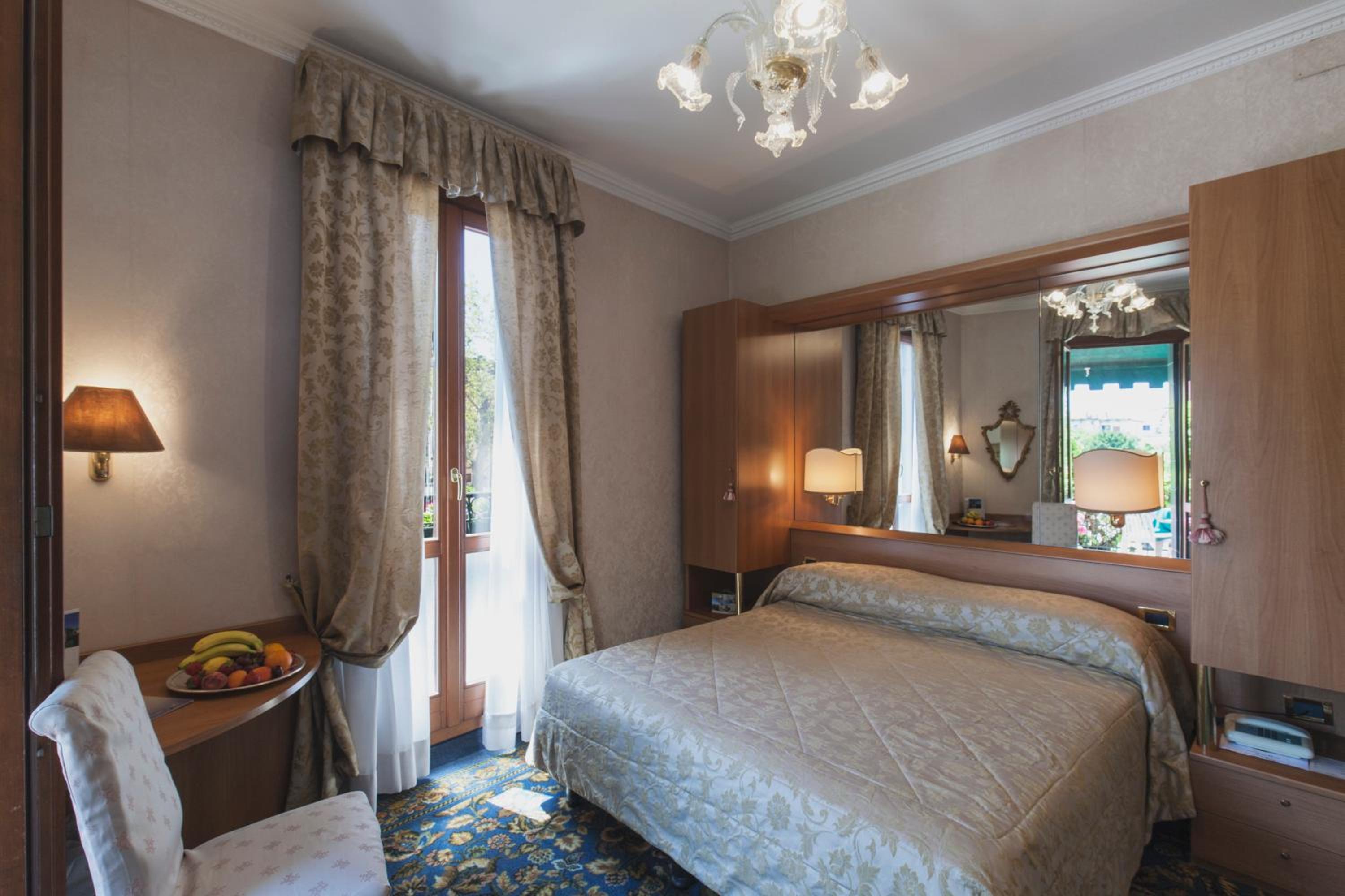 Classic Double Room with Lagoon View photo 1