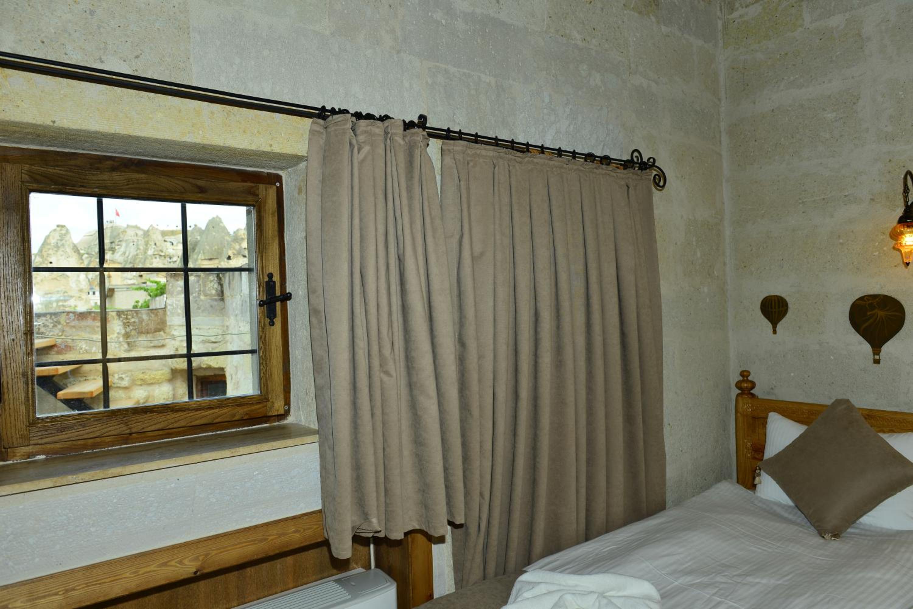 Standard Twin Room - Photo 3