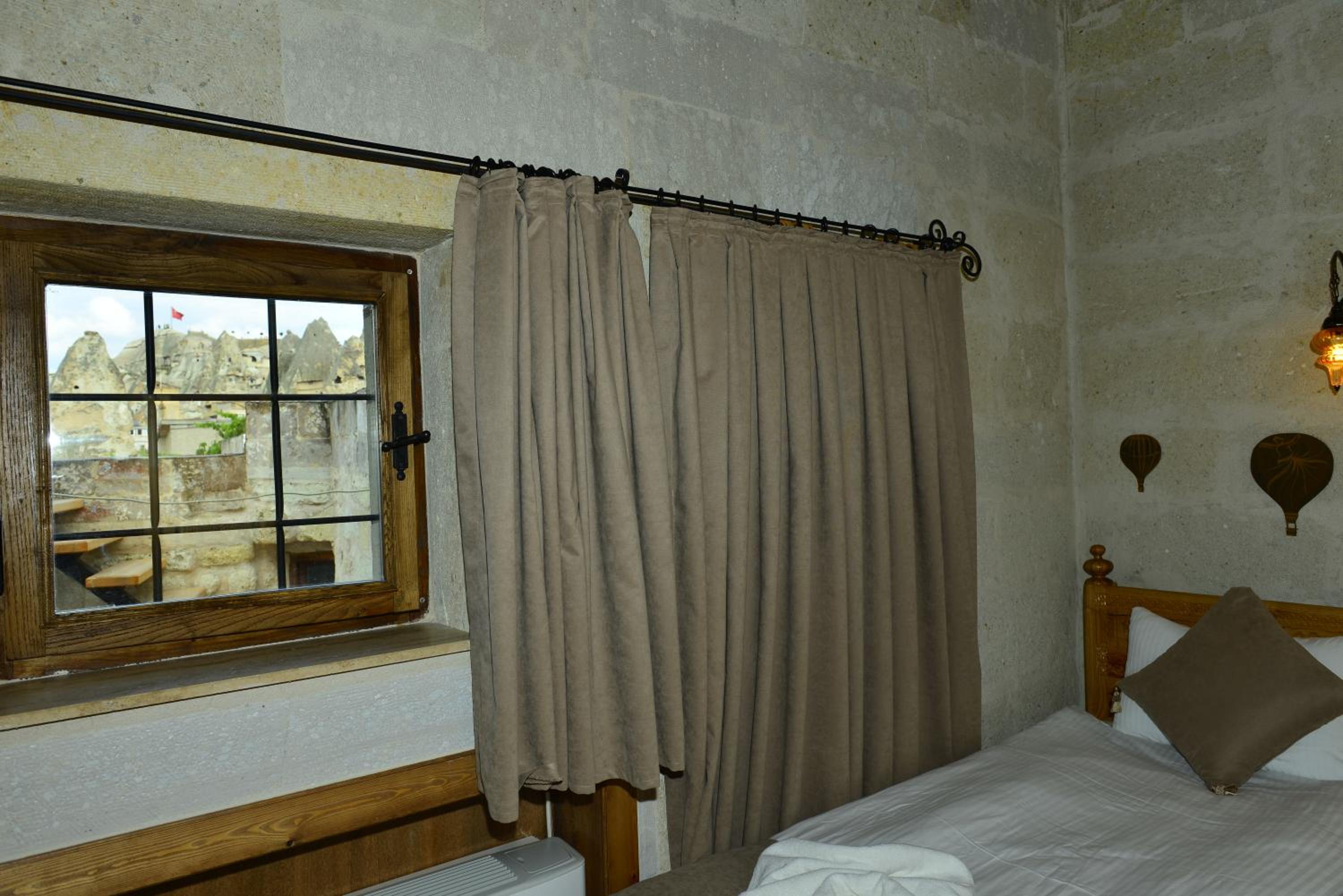 Standard Twin Room - Photo 1