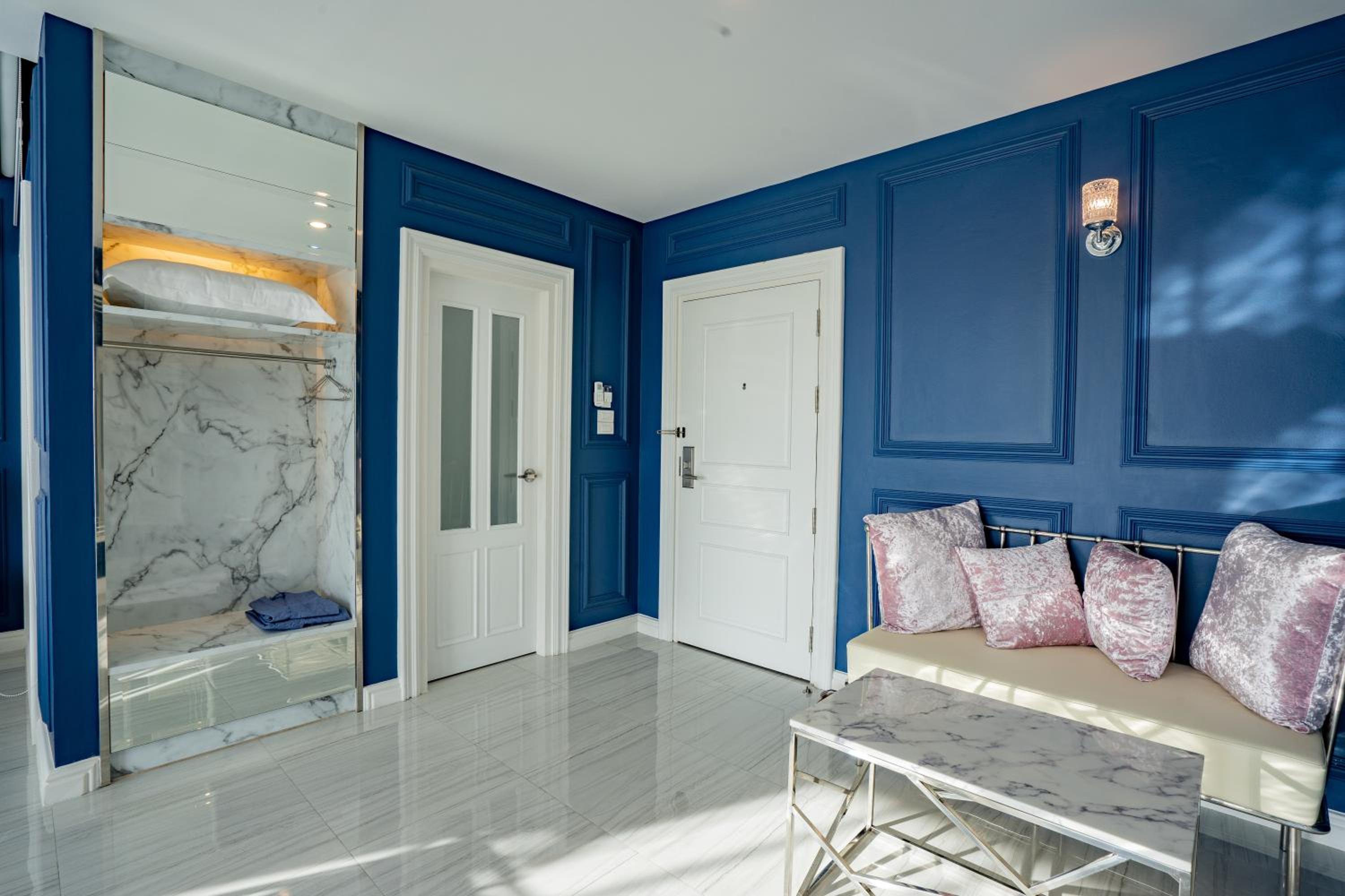 Suite - Photo 12