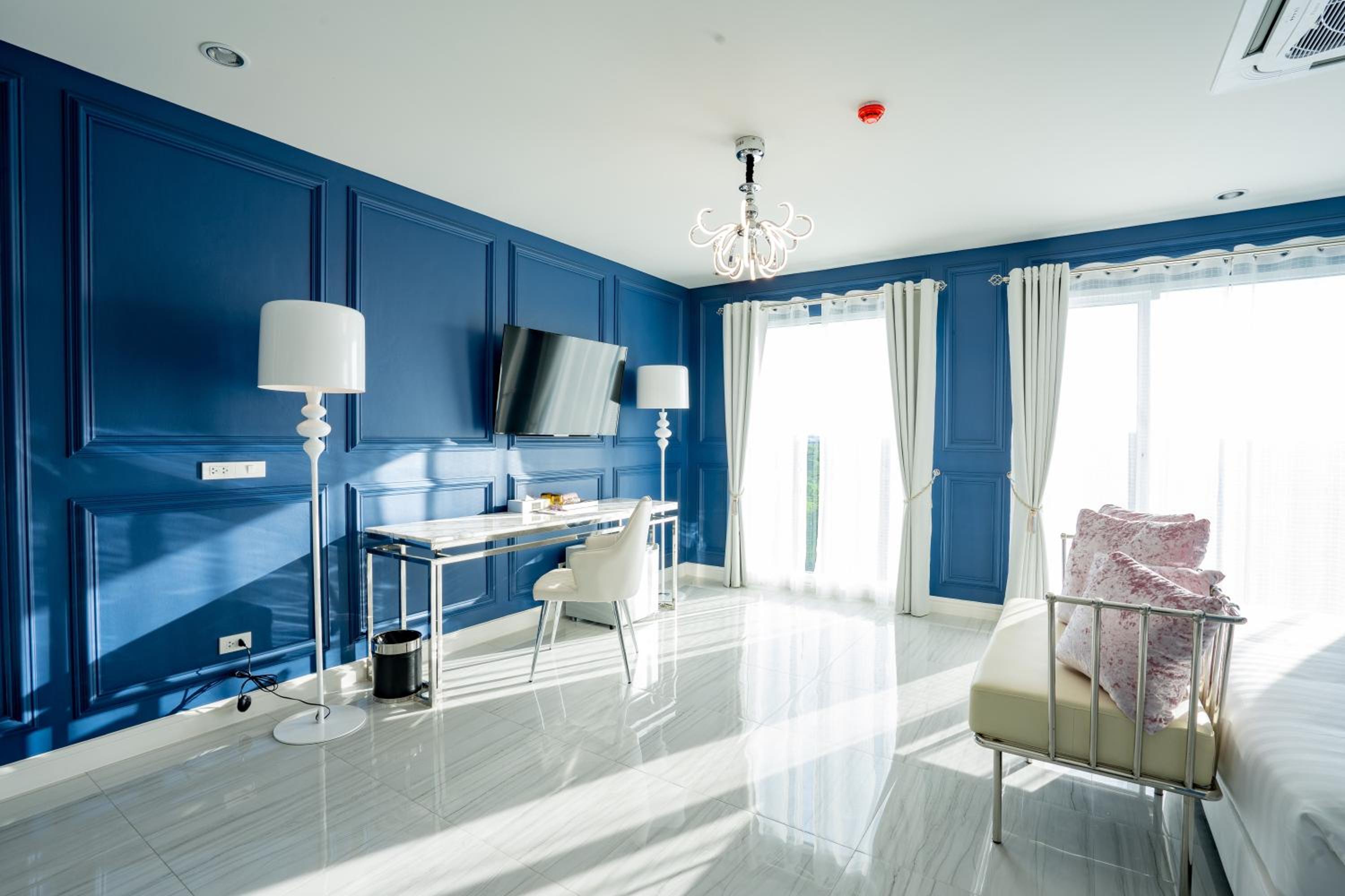 Suite - Photo 8