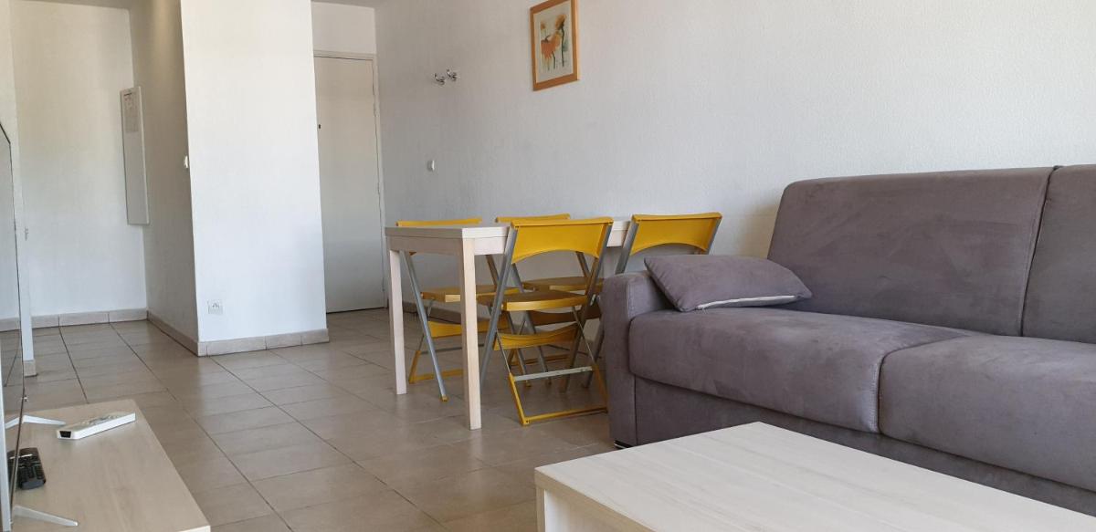 Two-Bedroom Apartment - Pool Side photo 3