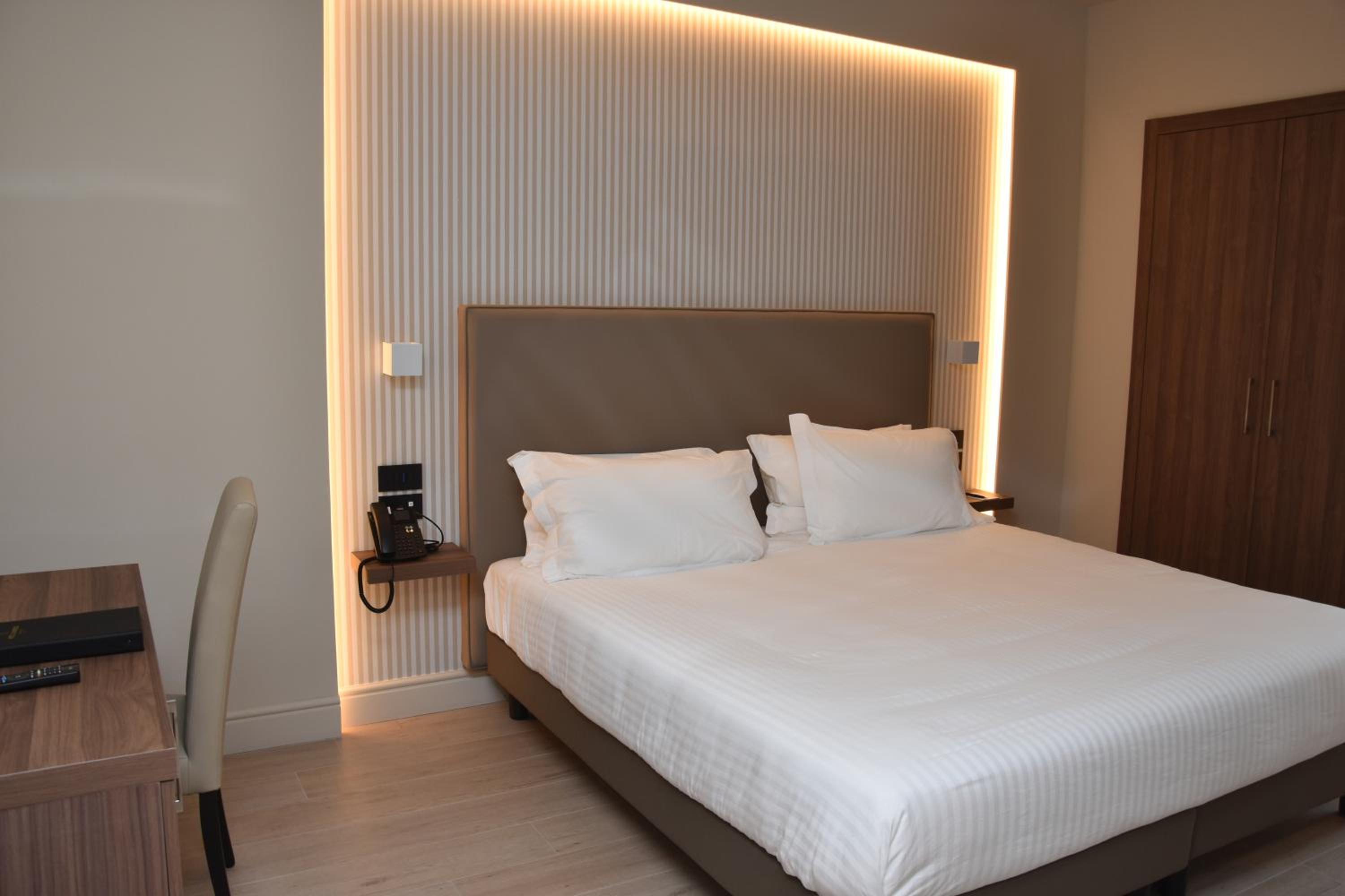 Superior King Room photo 1