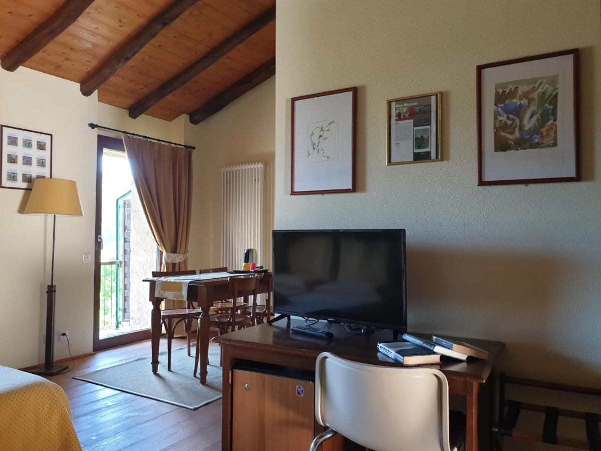 Family Room photo 3