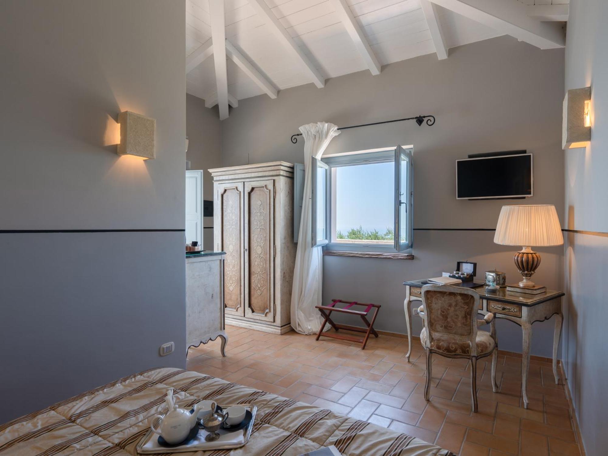 Deluxe Double Room with Sea View photo 3