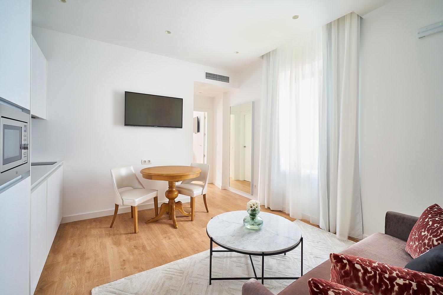 One-Bedroom Apartment - Photo 4