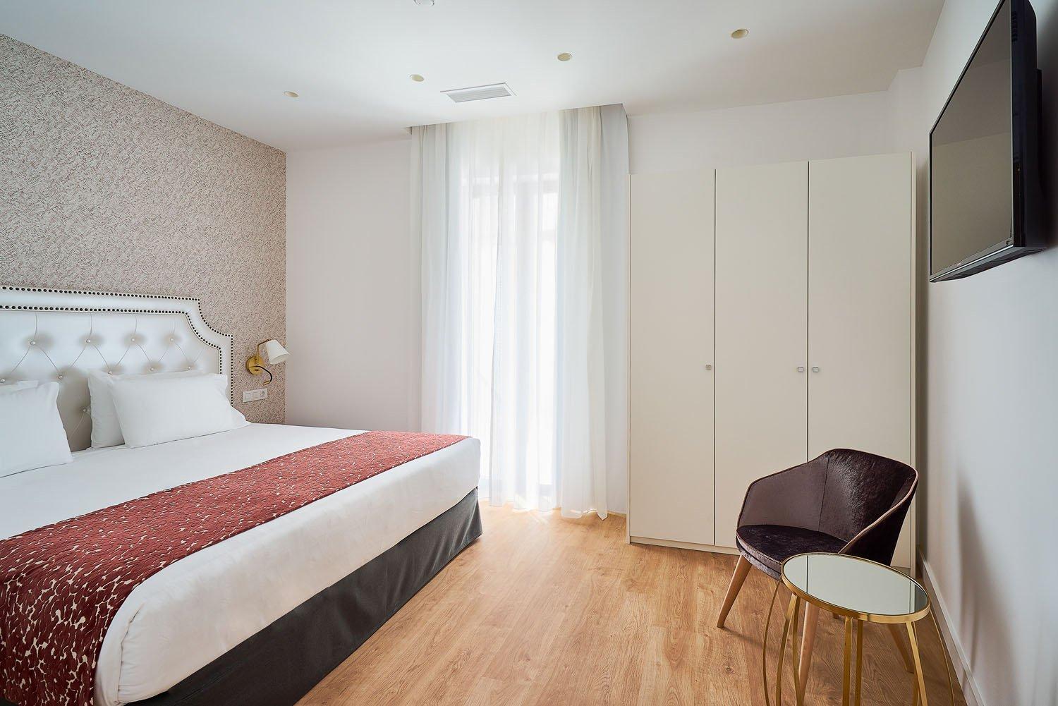 One-Bedroom Apartment - Photo 3