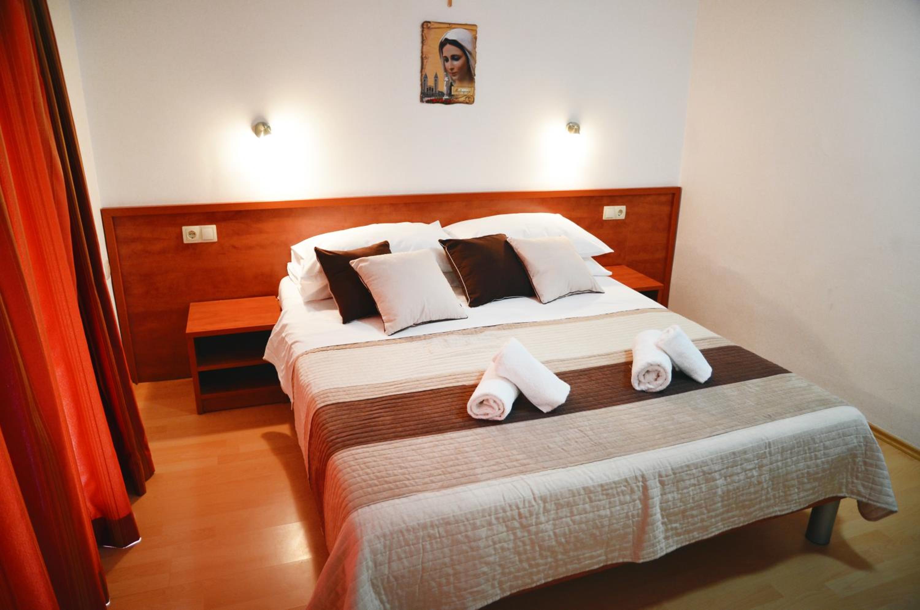 Standard Double or Twin Room - Photo 1