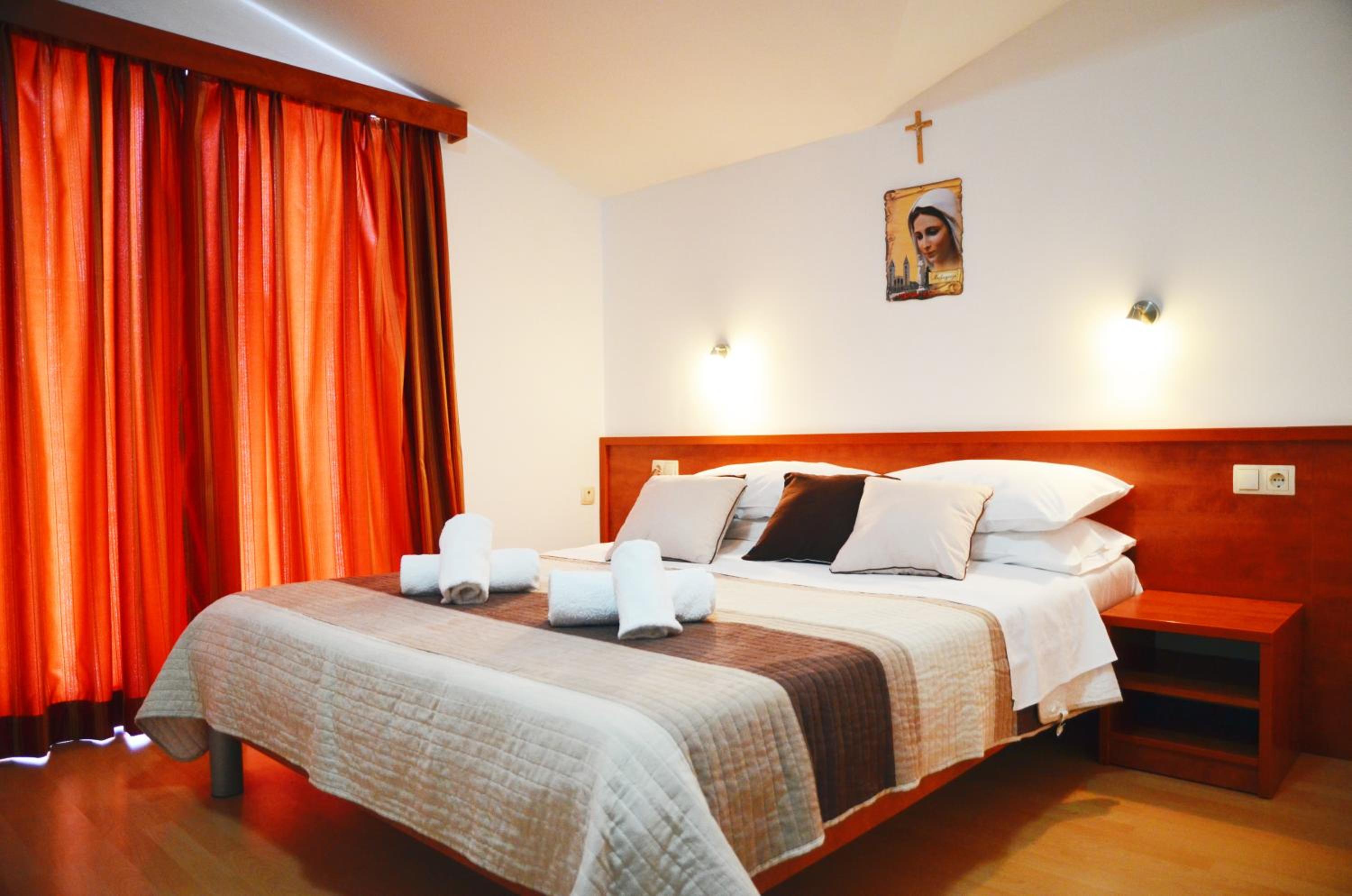 Standard Double or Twin Room - Photo 3
