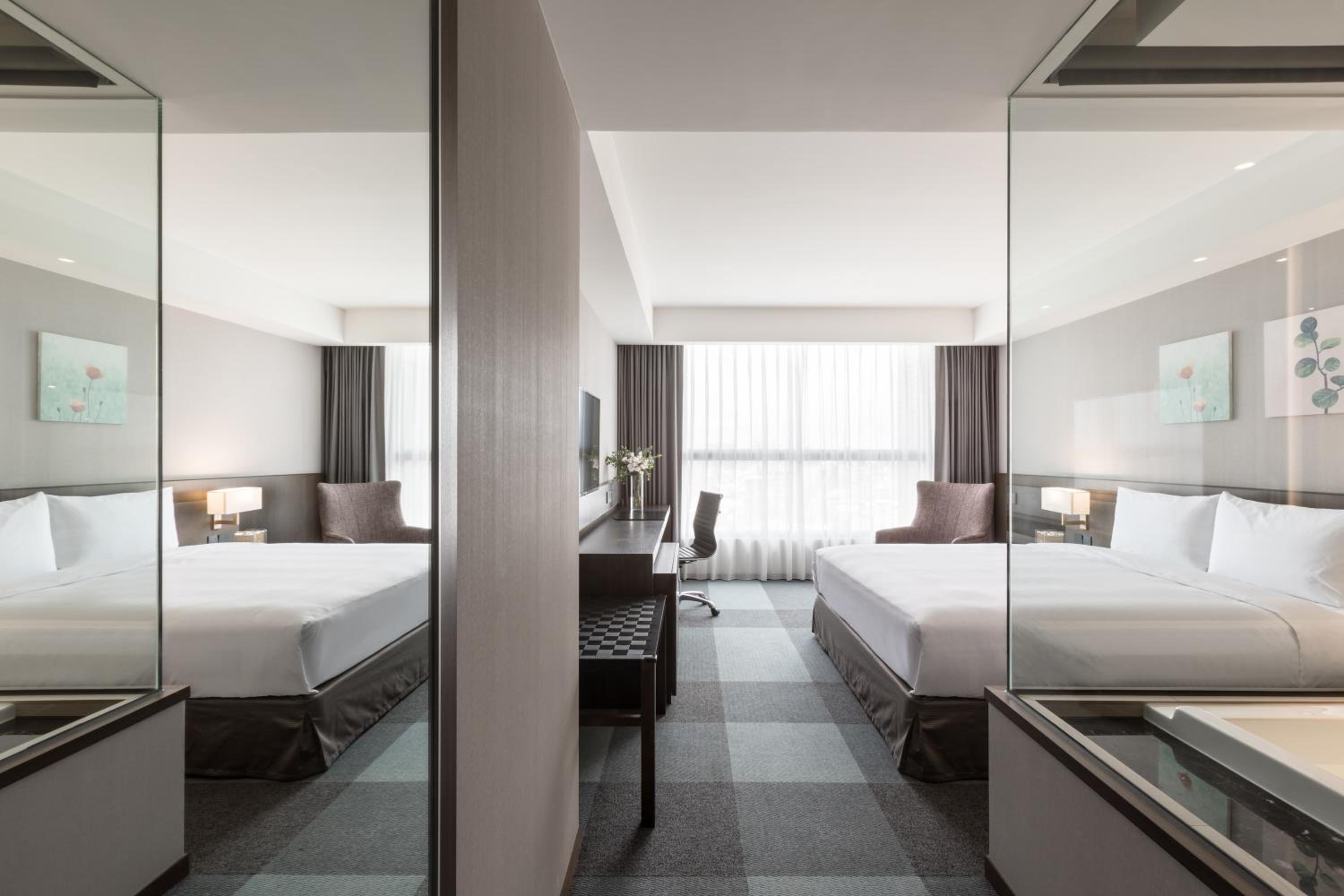 Deluxe King Room - Photo 3