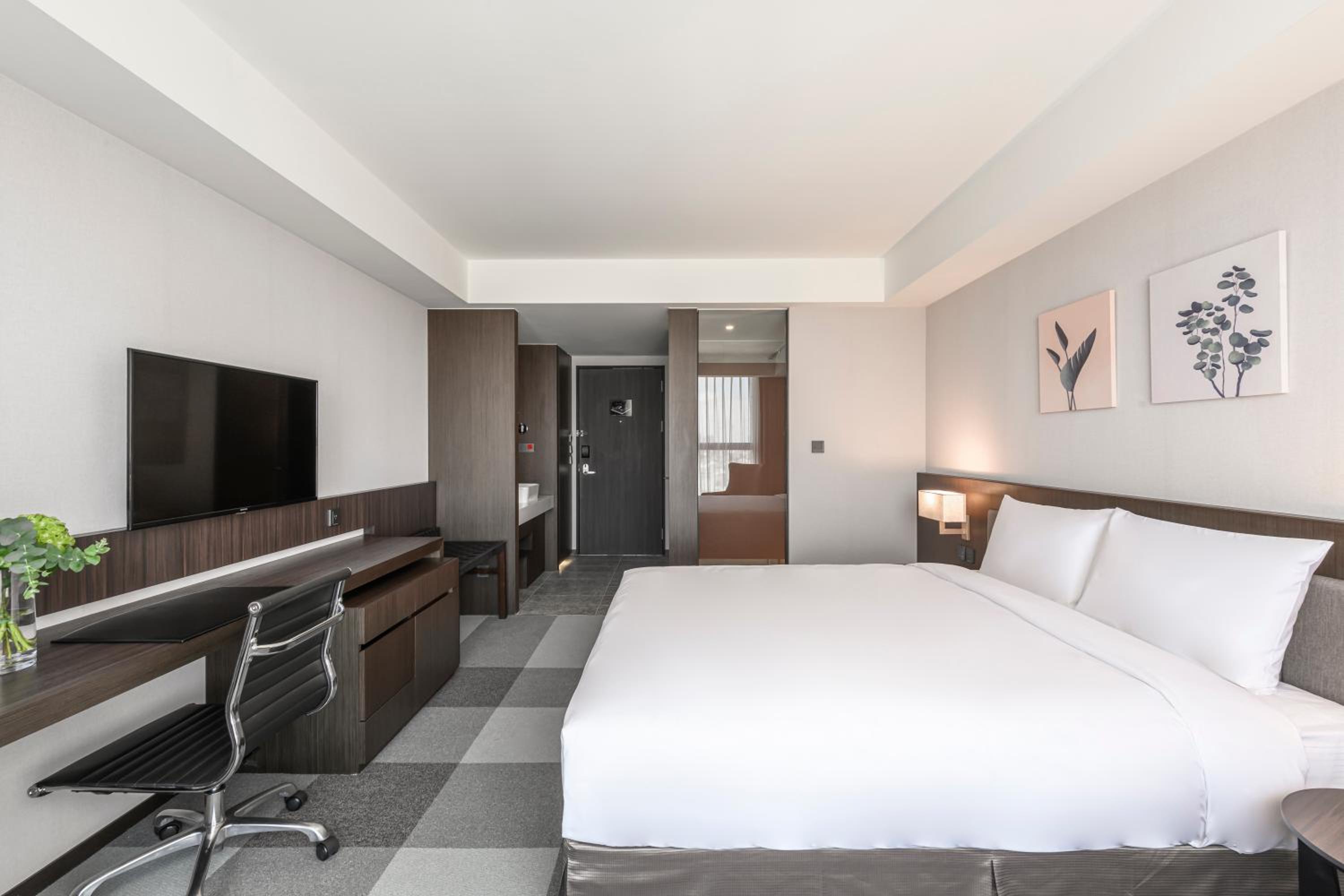 Premier King Room - Photo 2