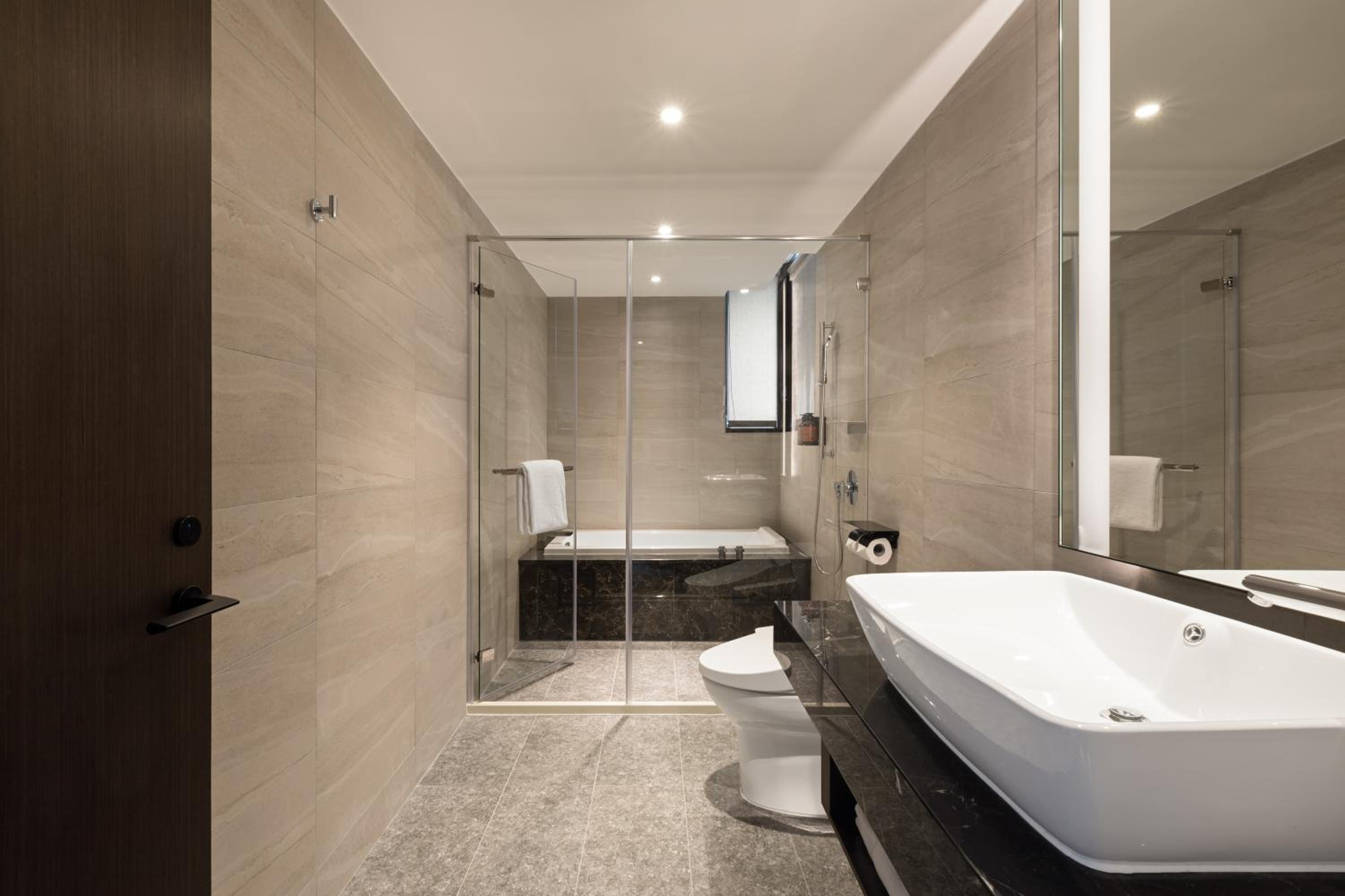 Lakeshore Suite - Photo 4