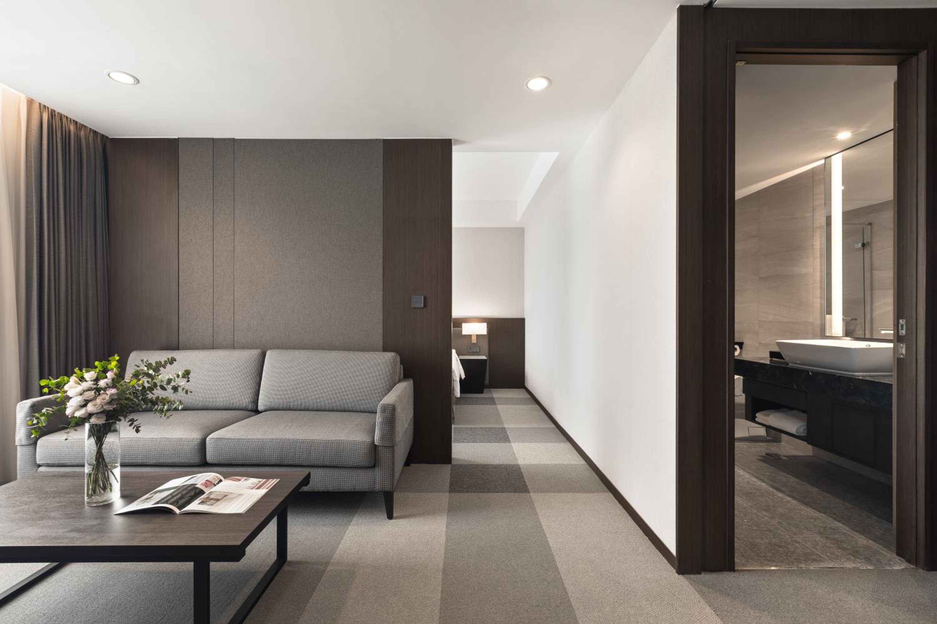 Lakeshore Suite - Photo 1