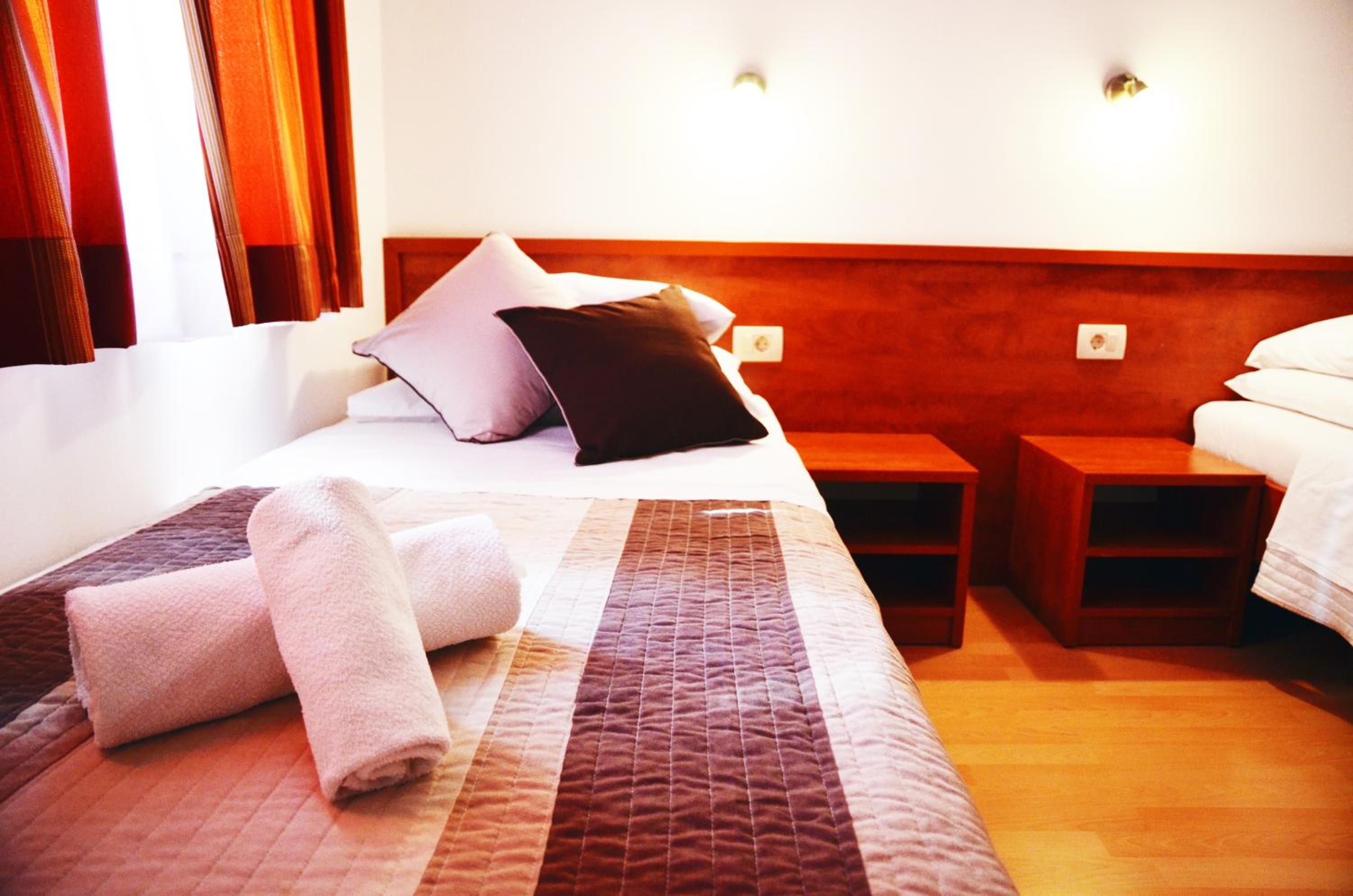 Standard Double or Twin Room - Photo 4