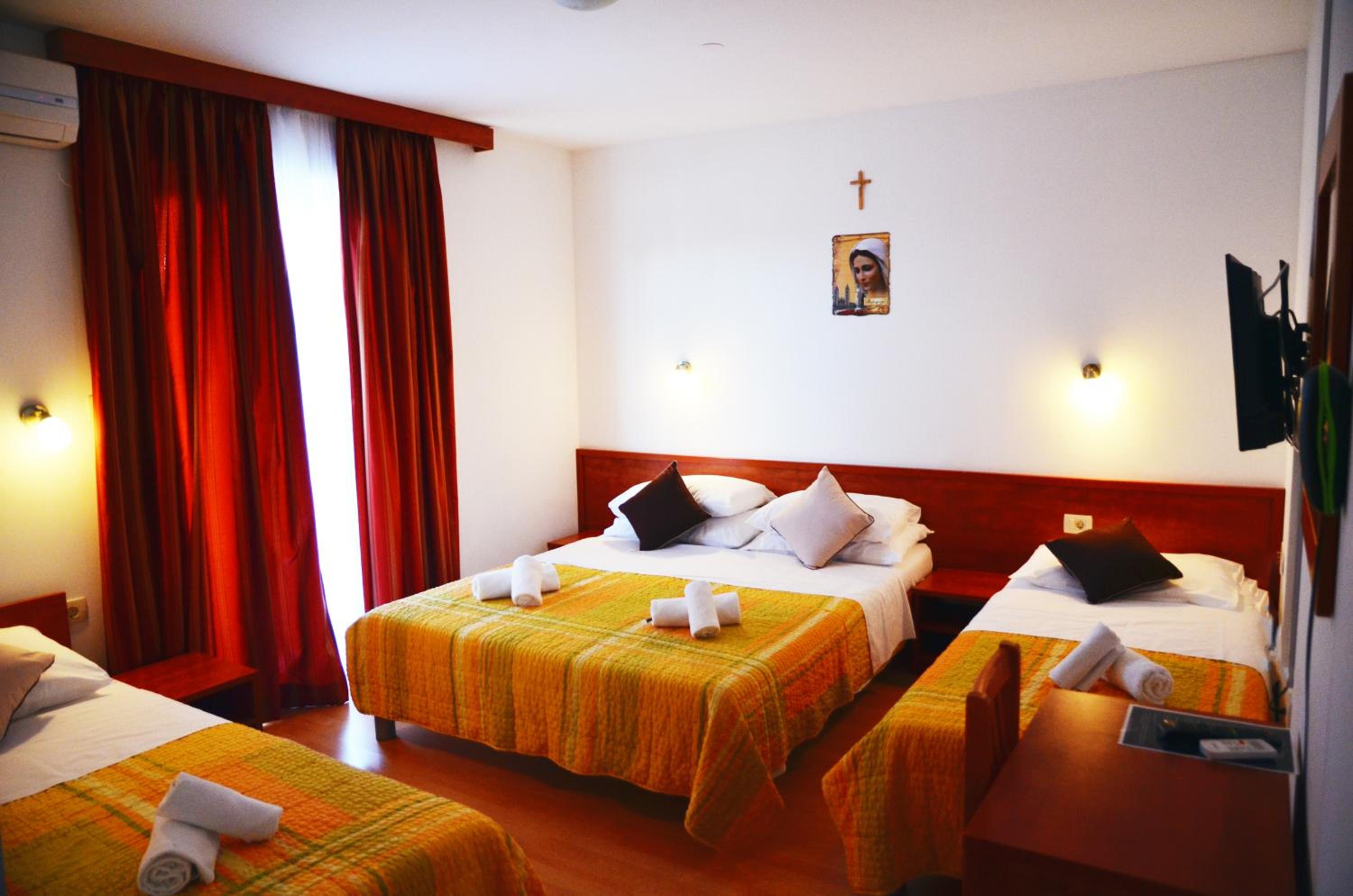 Economy Quadruple Room - Photo 1