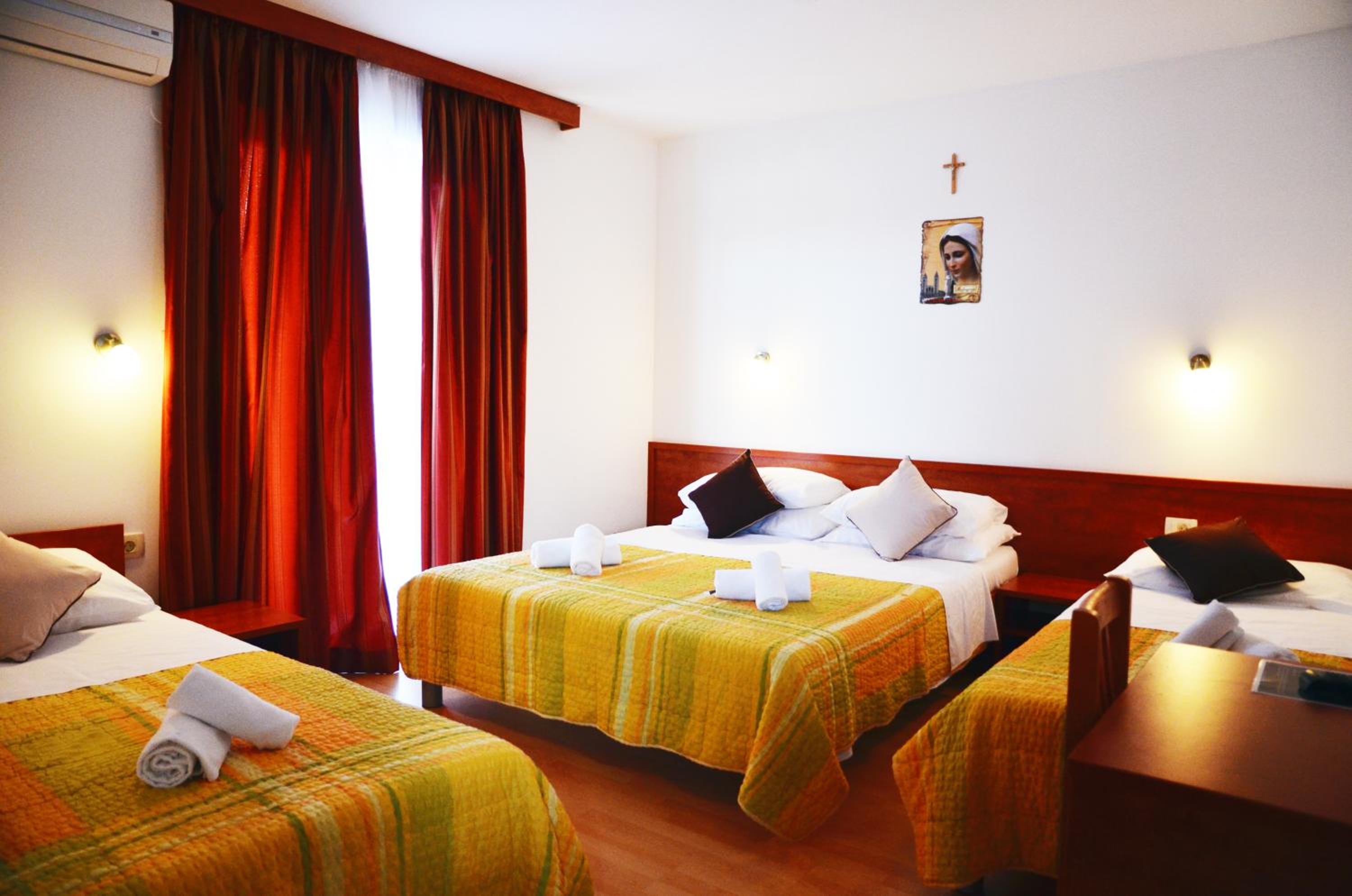 Economy Quadruple Room - Photo 2