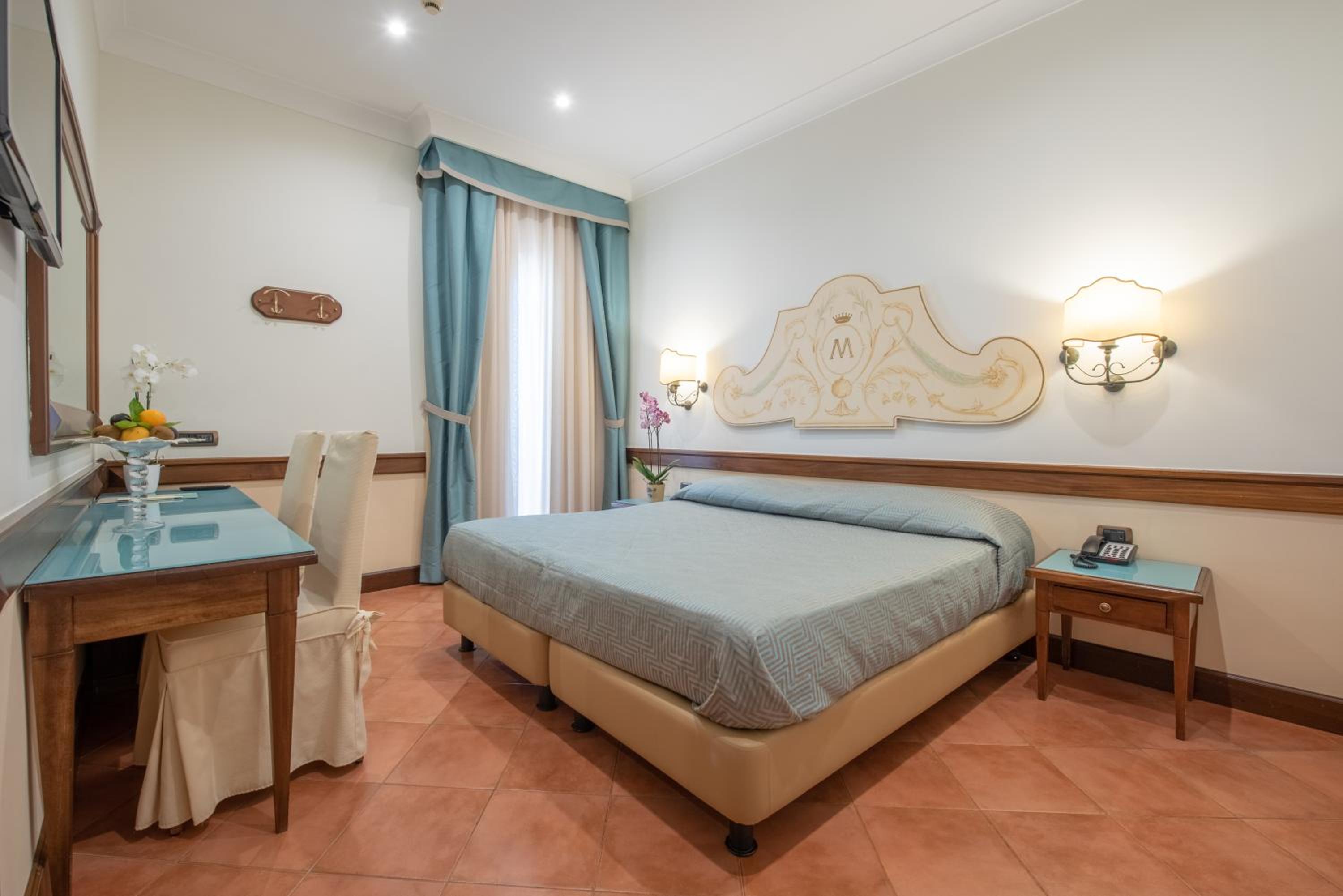 Zweibett- oder Doppelzimmer mit Balkon