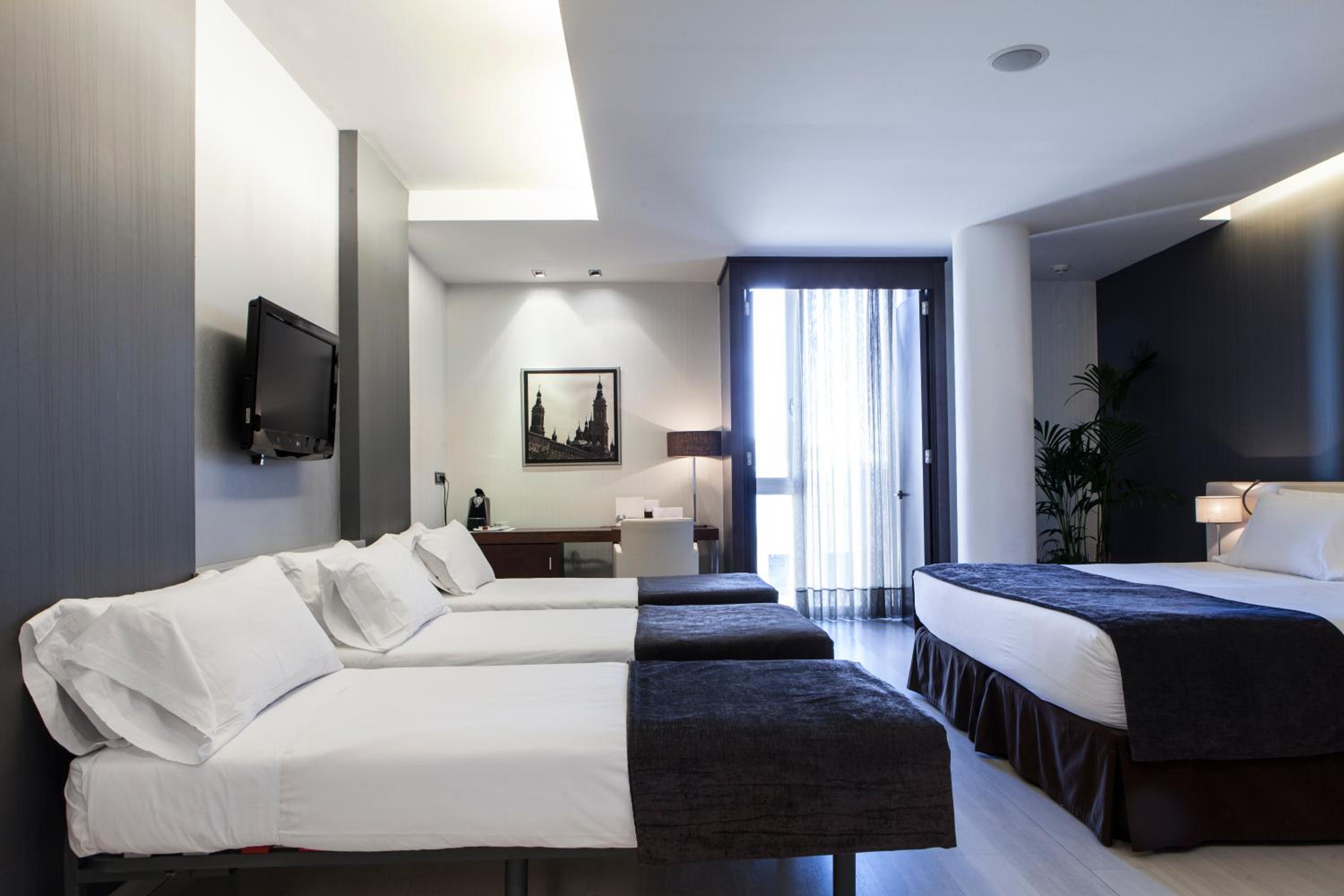 Superior Deluxe Double or Twin Room  - Photo 3