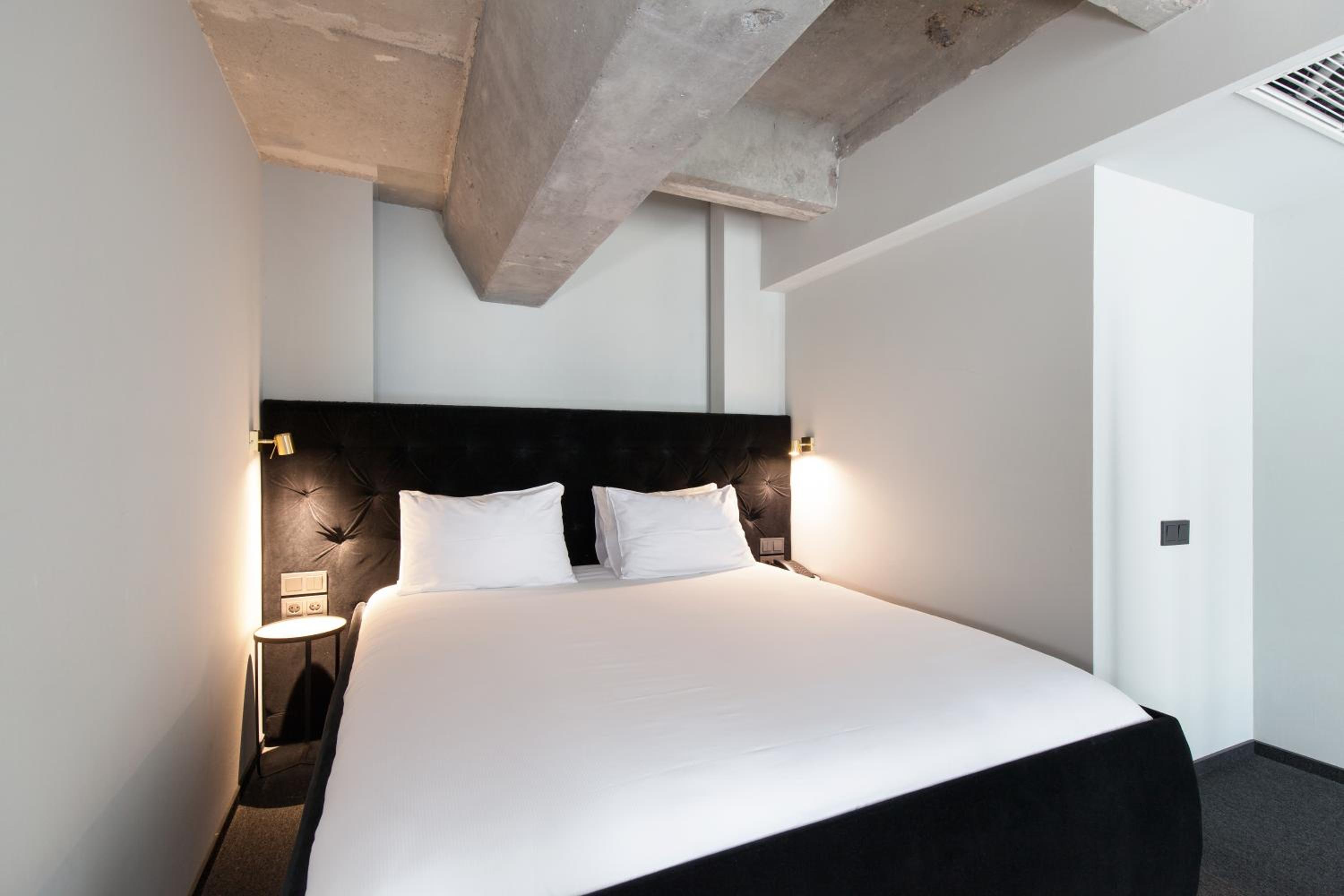 One-Bedroom Suite - Photo 7
