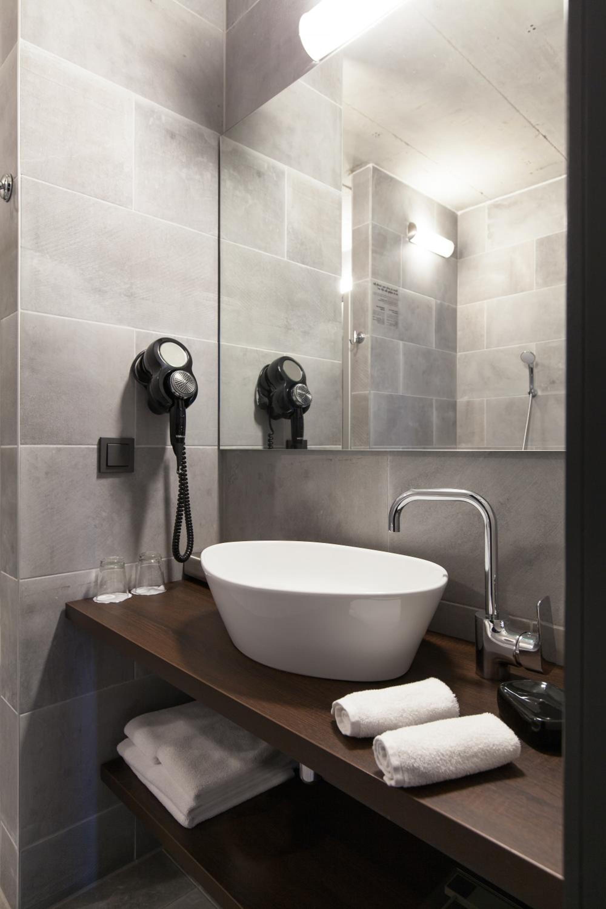 One-Bedroom Suite - Photo 16