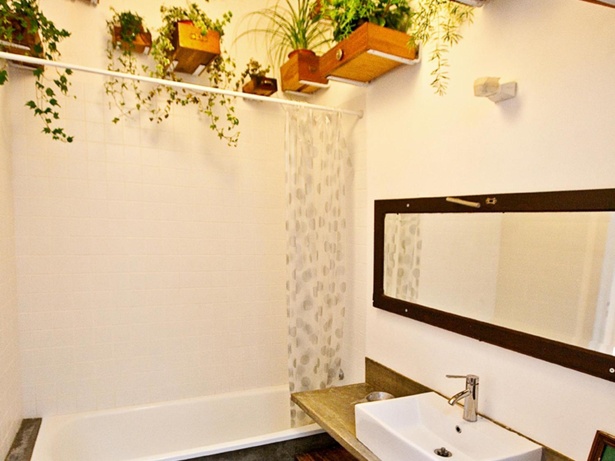 Double Room with Shared Bathroom photo 3
