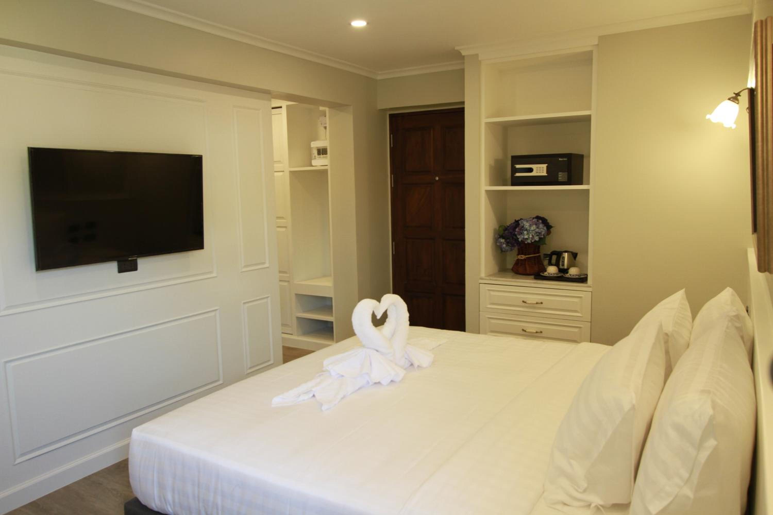 Double Room with Bathub - Photo 6