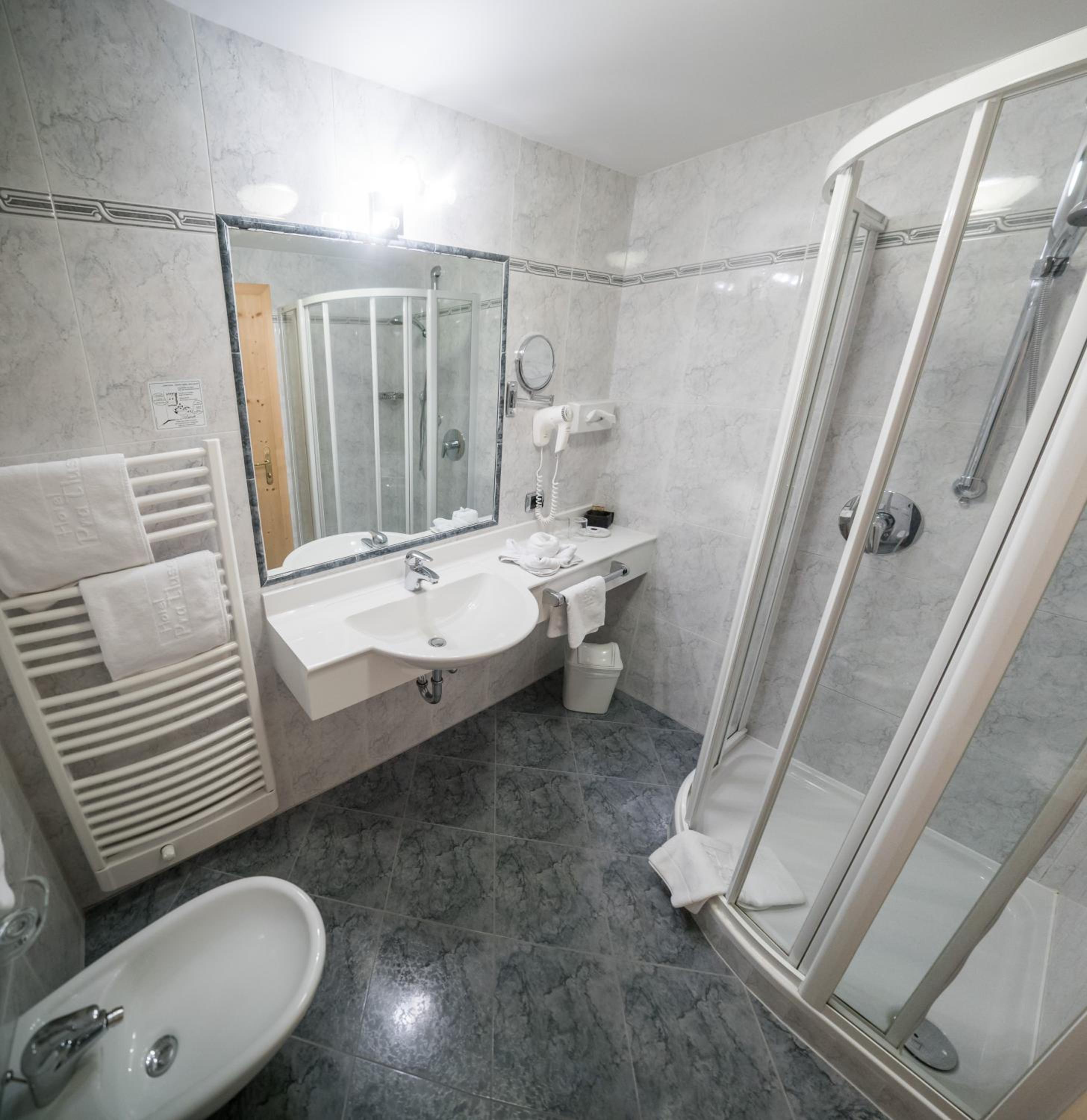 Standard Double or Twin Room photo 2