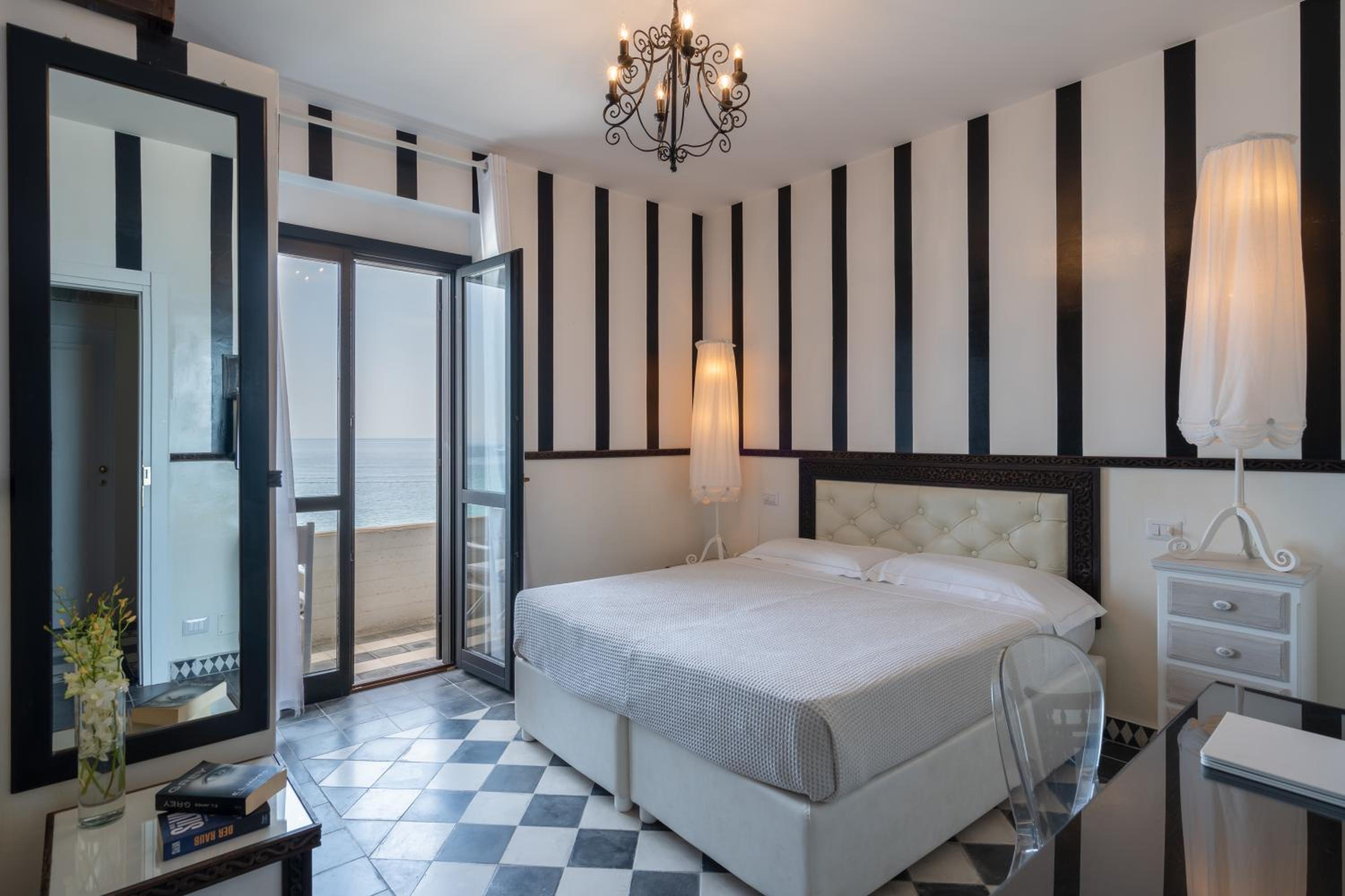 Standard Double or Twin Room with Sea View photo 3