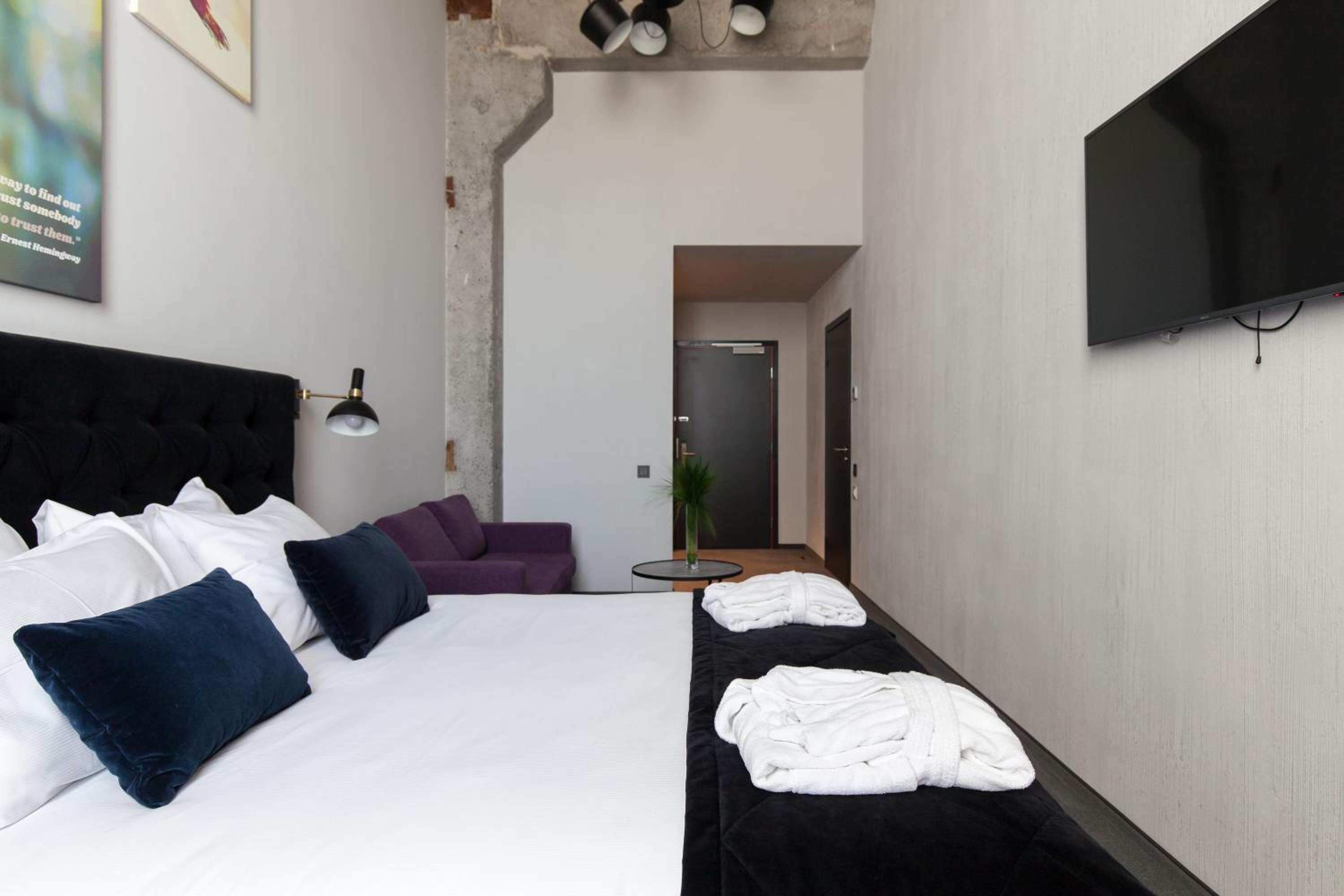 Business Double Room - Photo 6