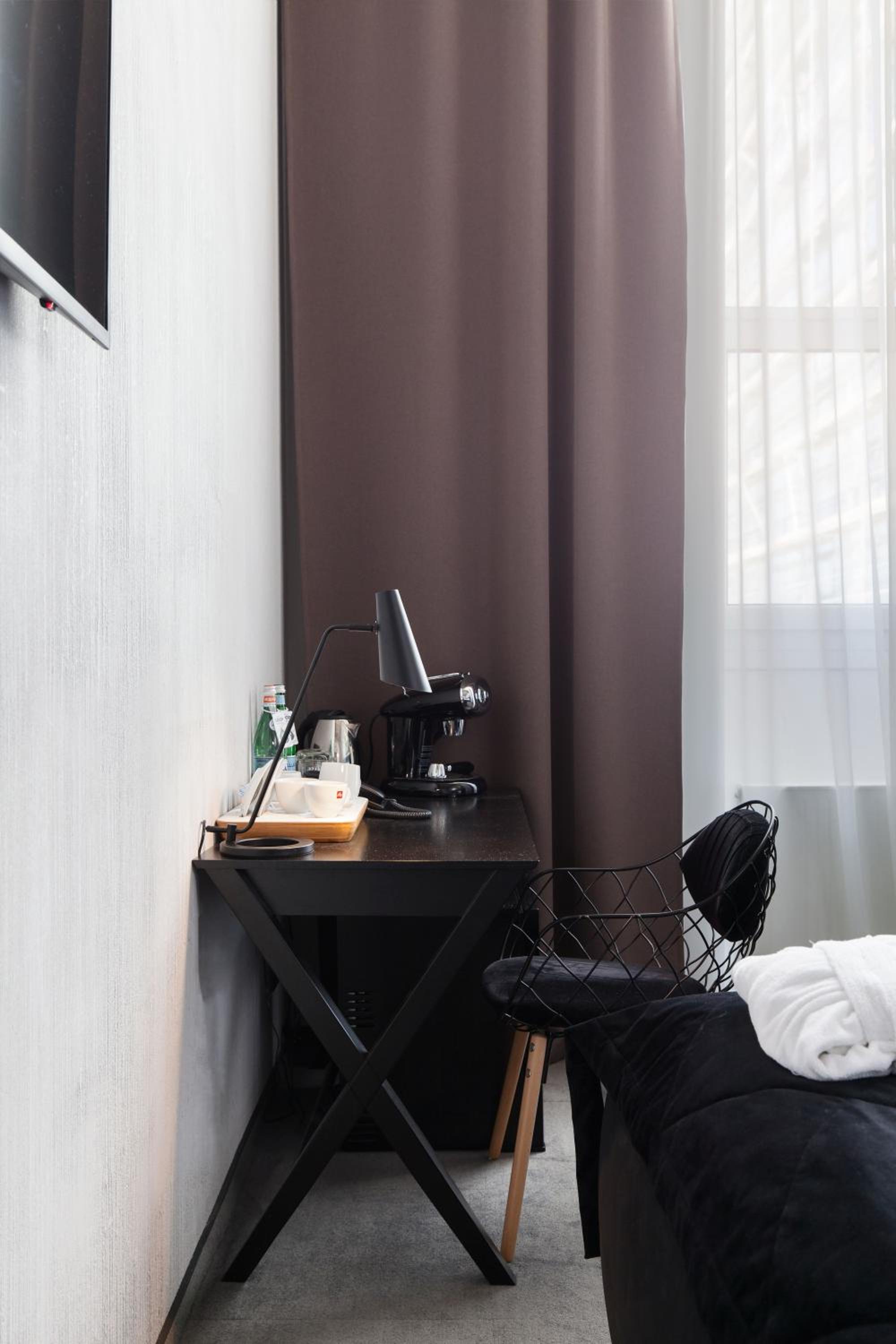 Business Double Room - Photo 5