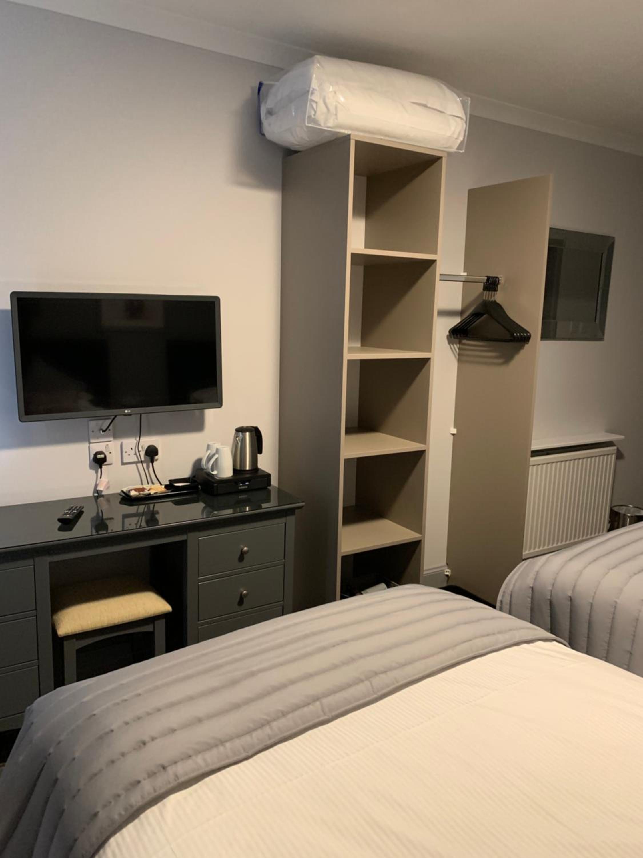 Twin Room - Photo 2