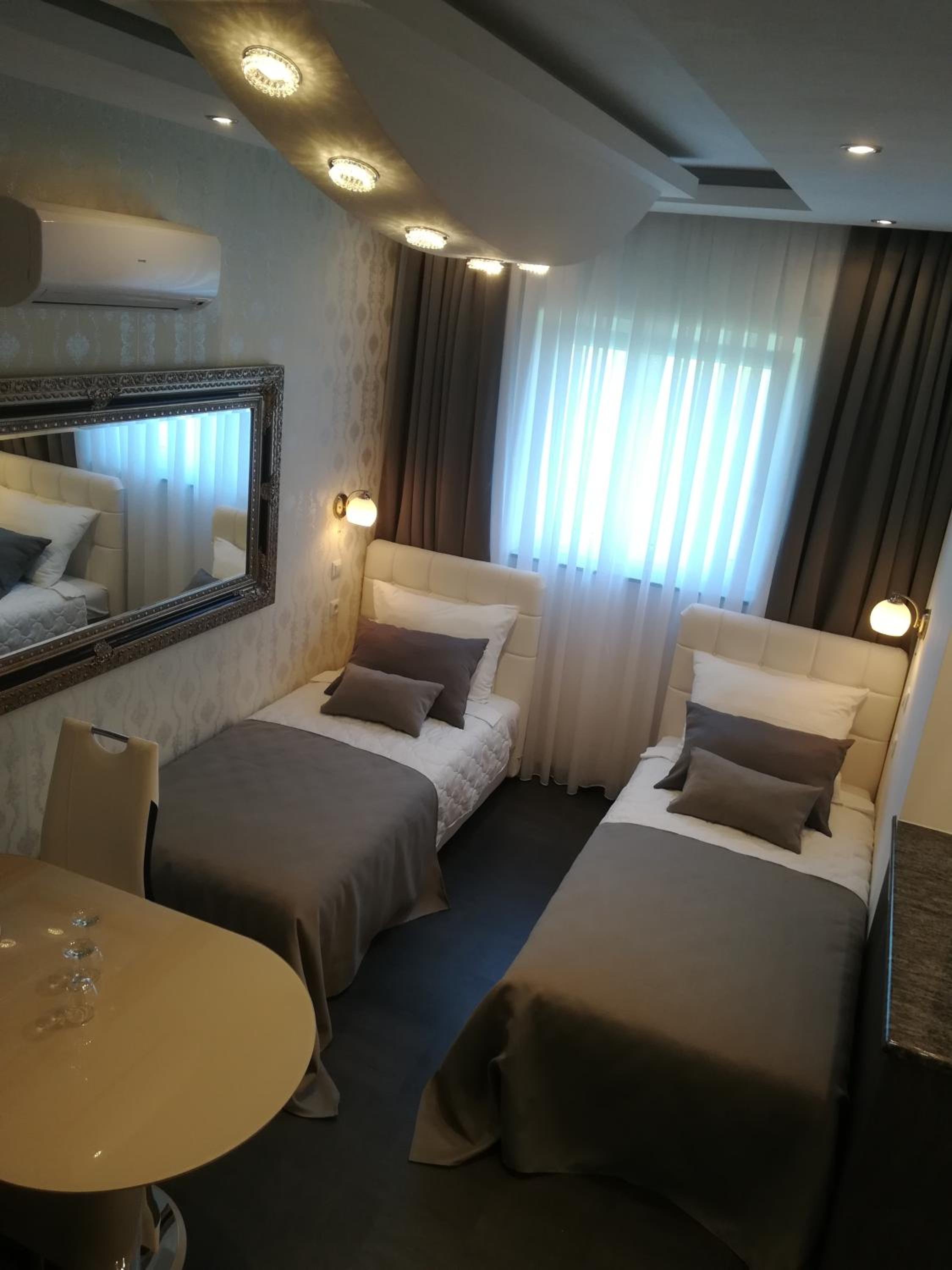 Luxury Quadruple Room - Photo 5