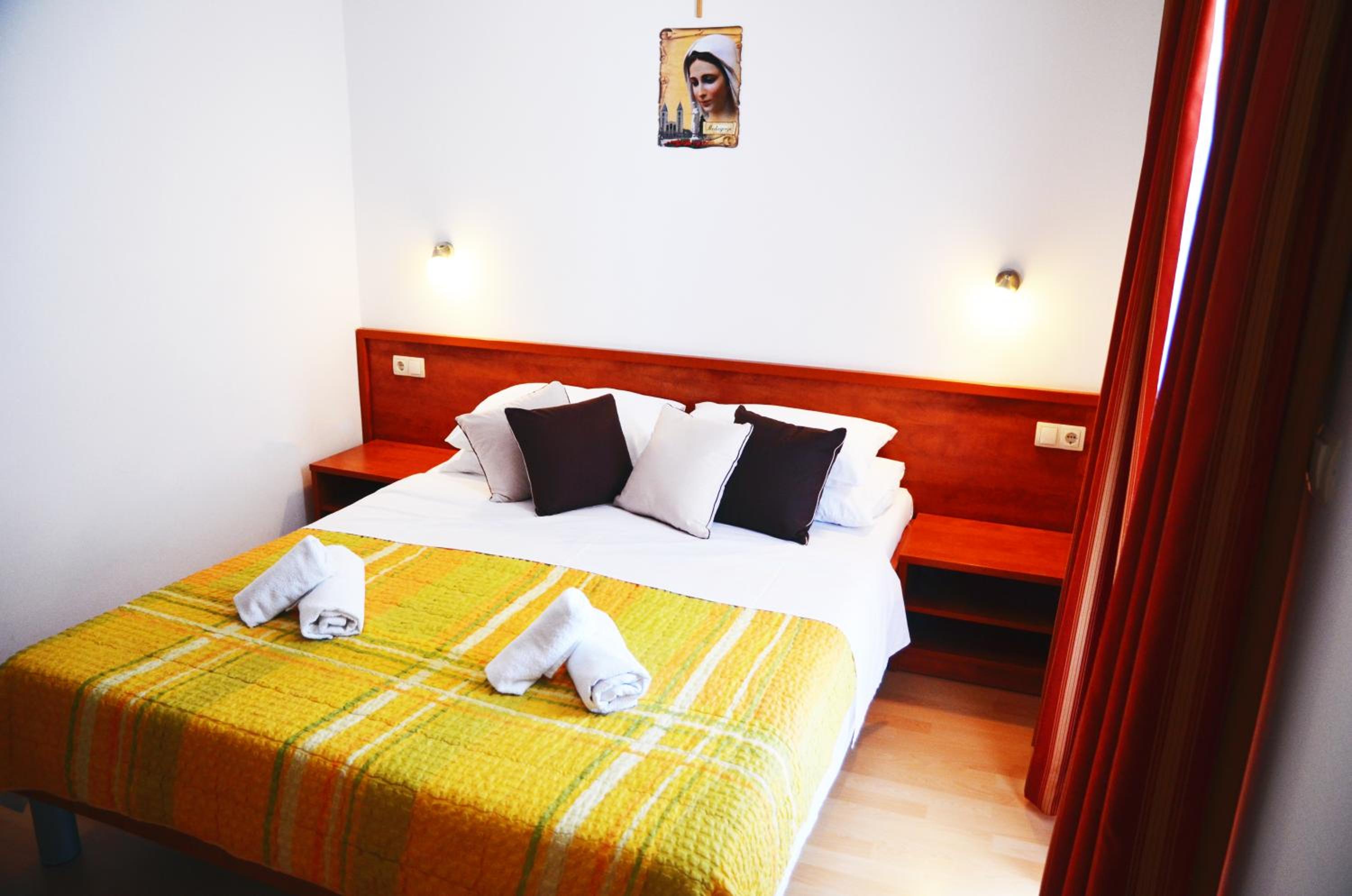 Standard Double or Twin Room - Photo 2