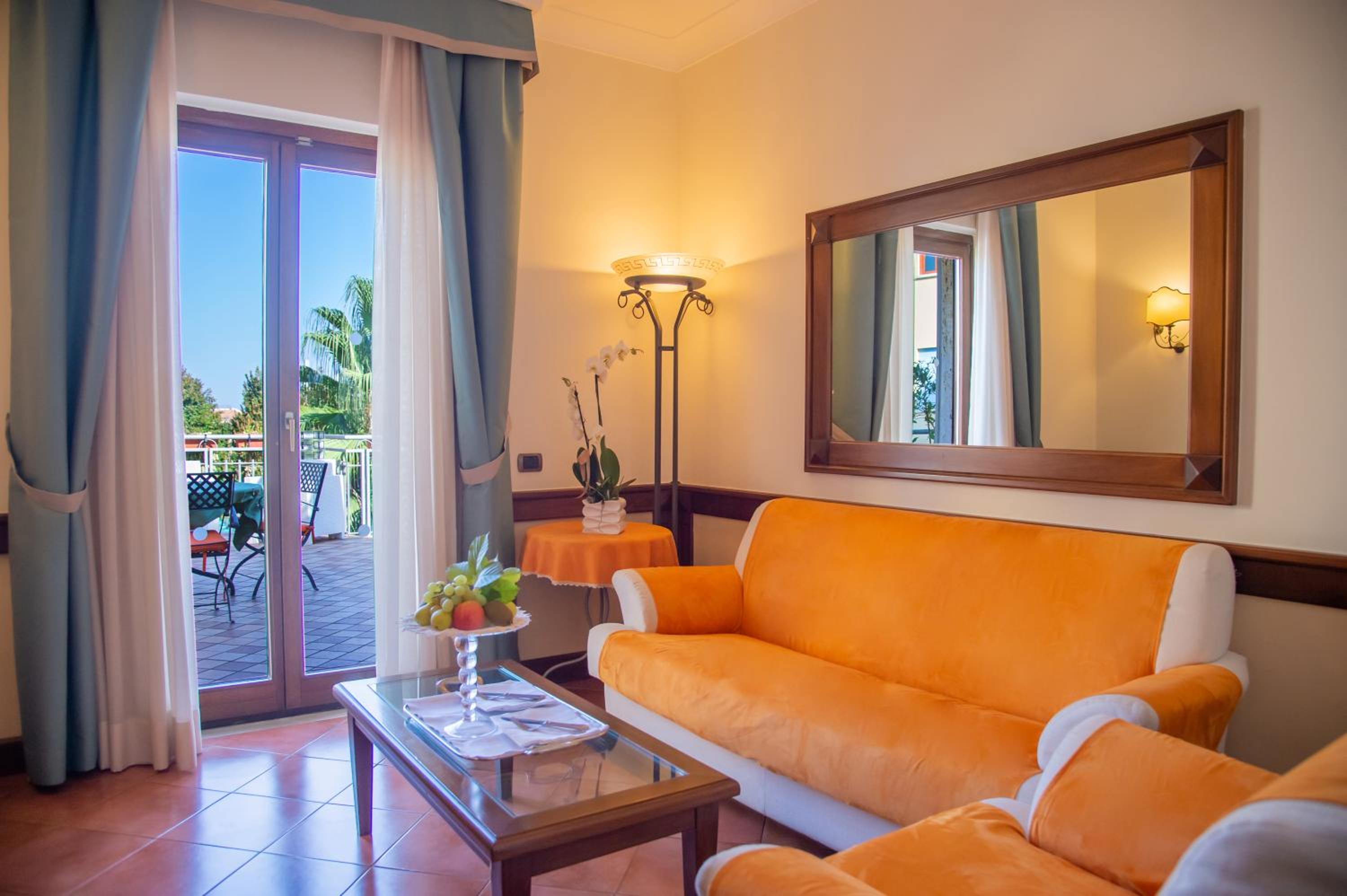 Suite with Spa Bath - Partial Sea view