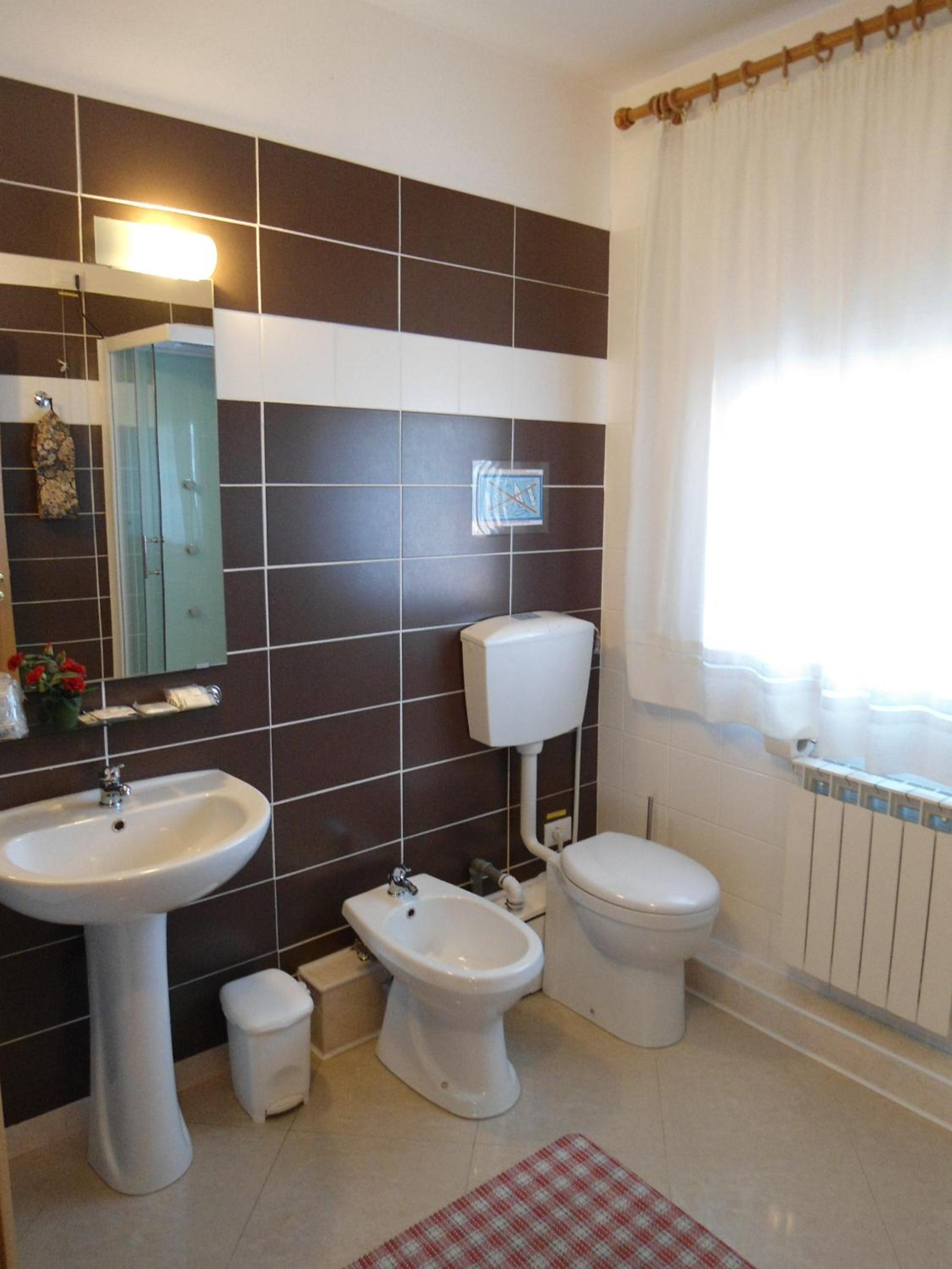 Family Room - Photo 21