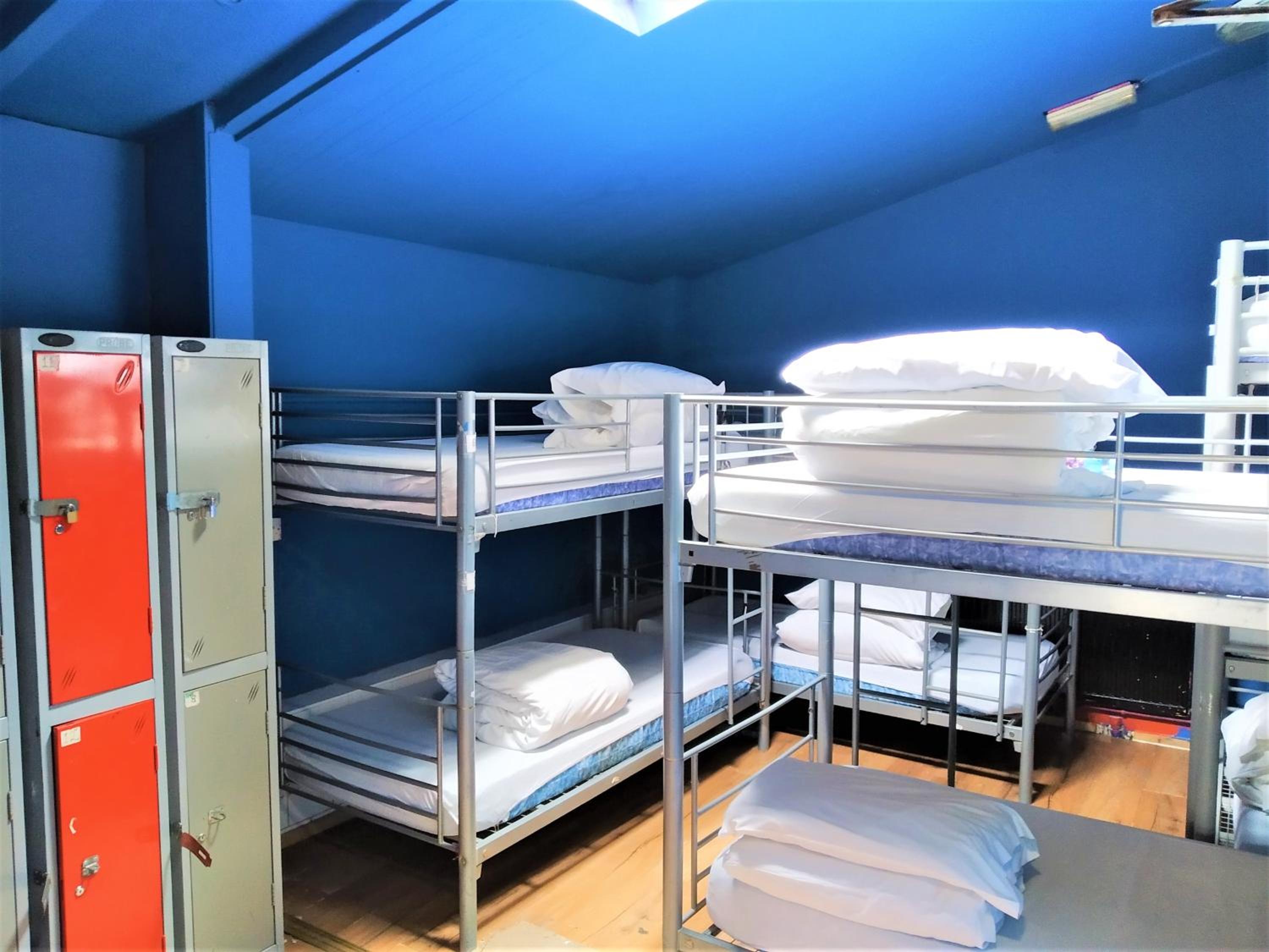 6-Bed Mixed Dormitory Room photo 2