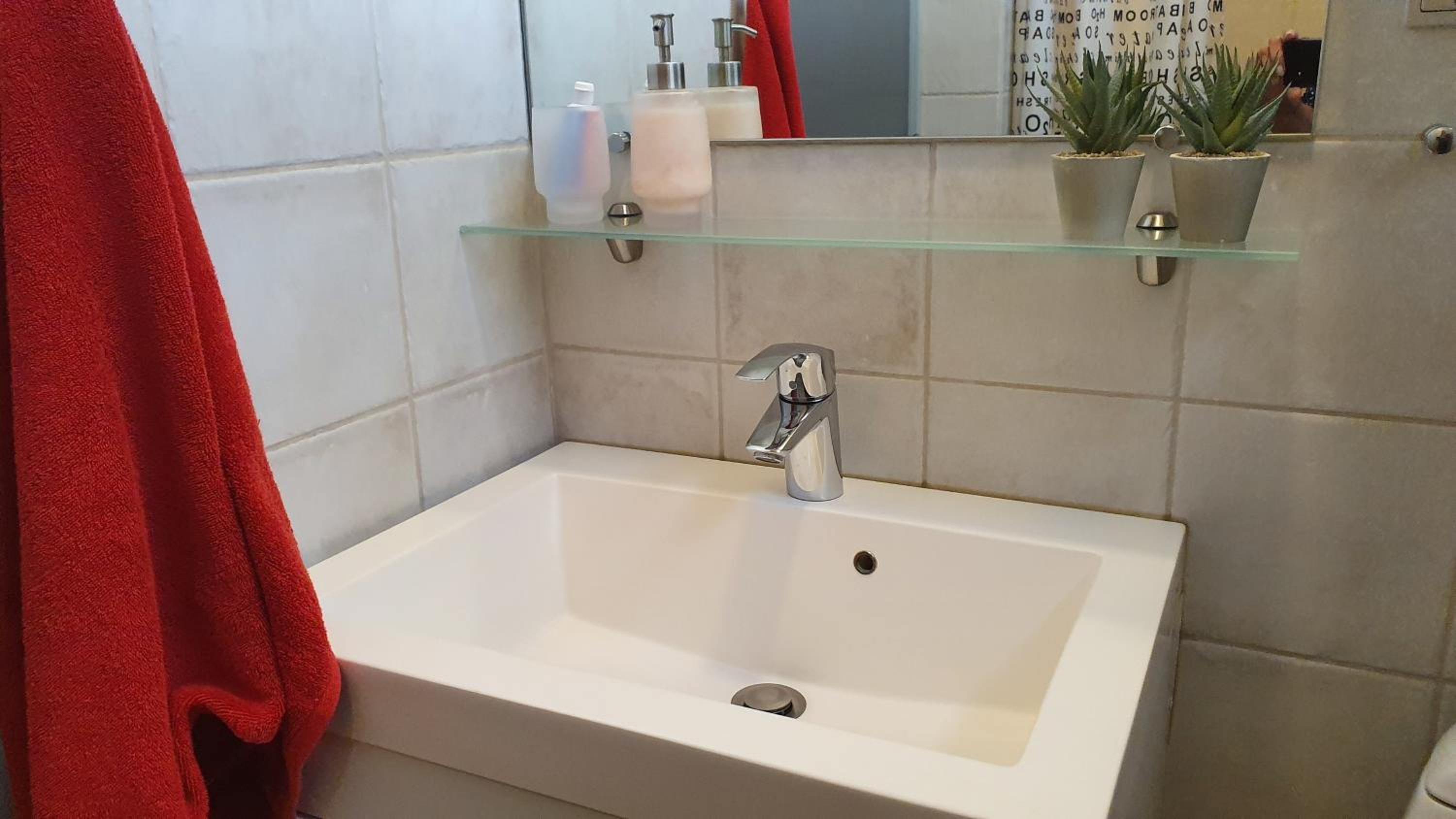 Family Room with Private Bathroom photo 3