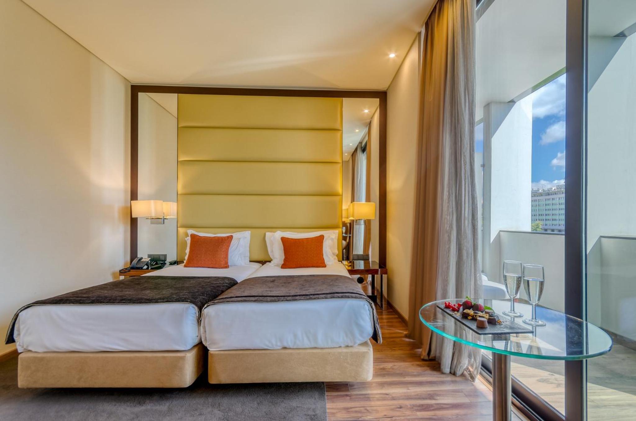 Executive Twin Room with Balcony  - Photo 1