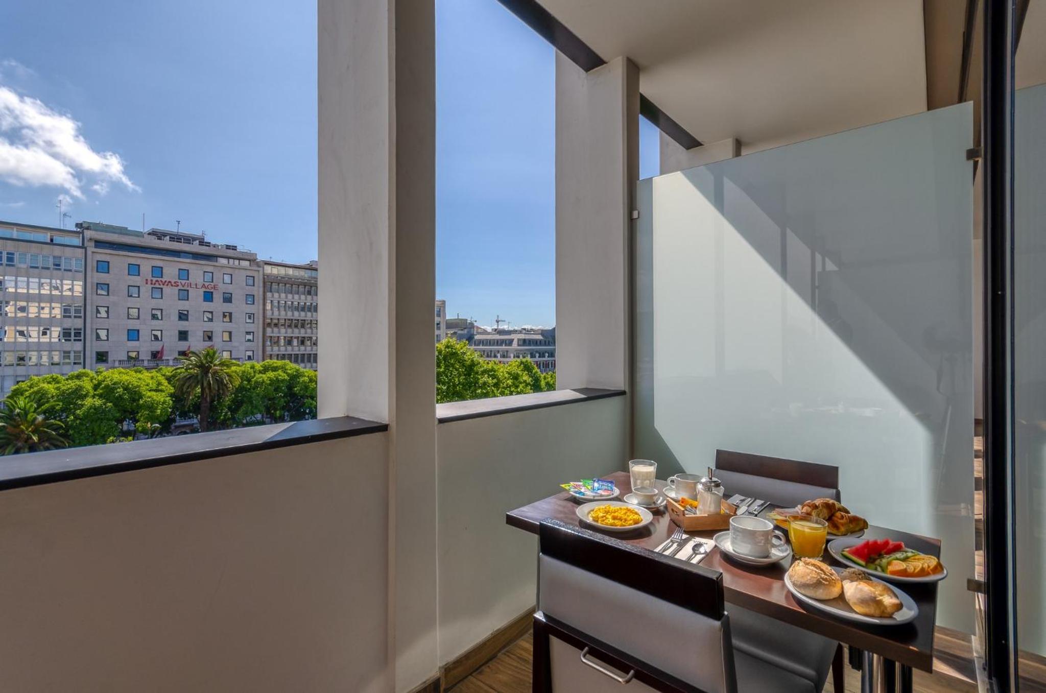 Executive Double Room with Balcony - Photo 2