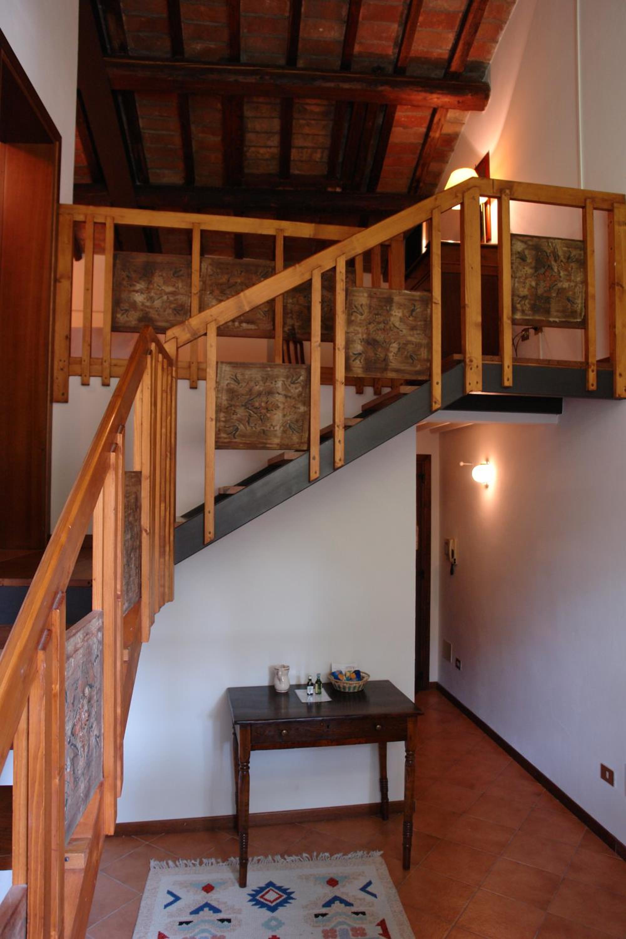 One-Bedroom Apartment - Split Level photo 1