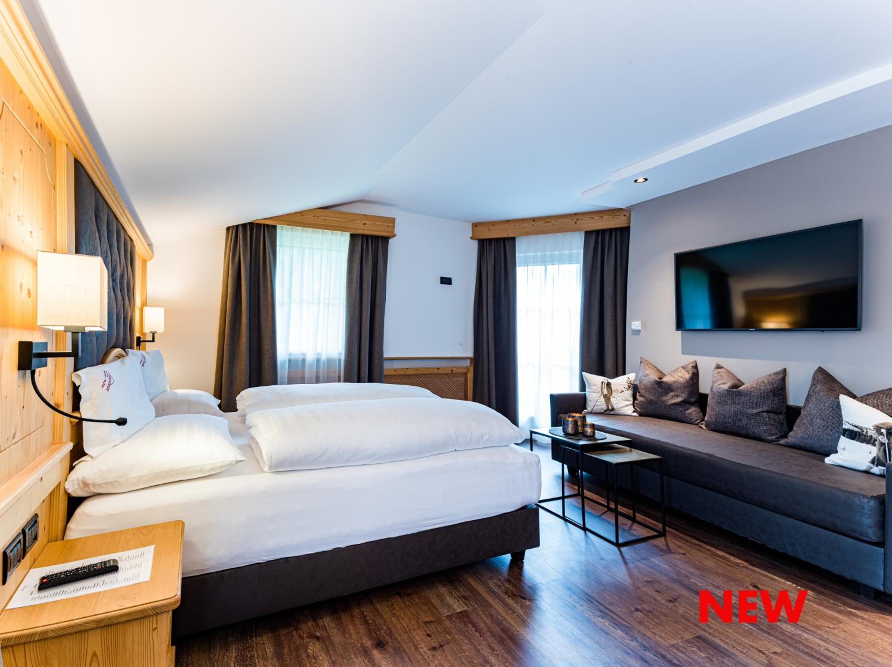 Junior Suite (2 Adults) - Photo 1