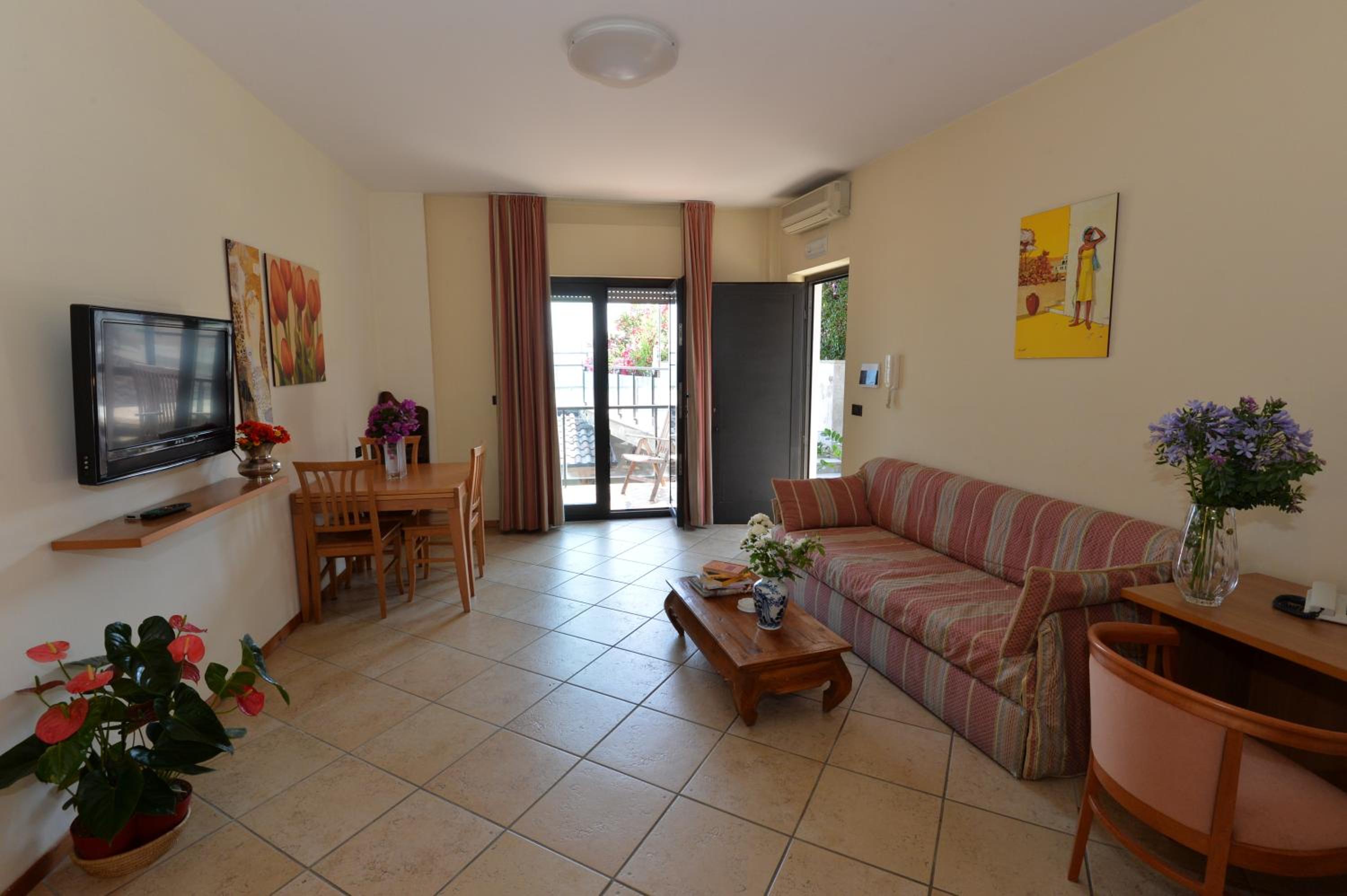 Miramare Apartment photo 2