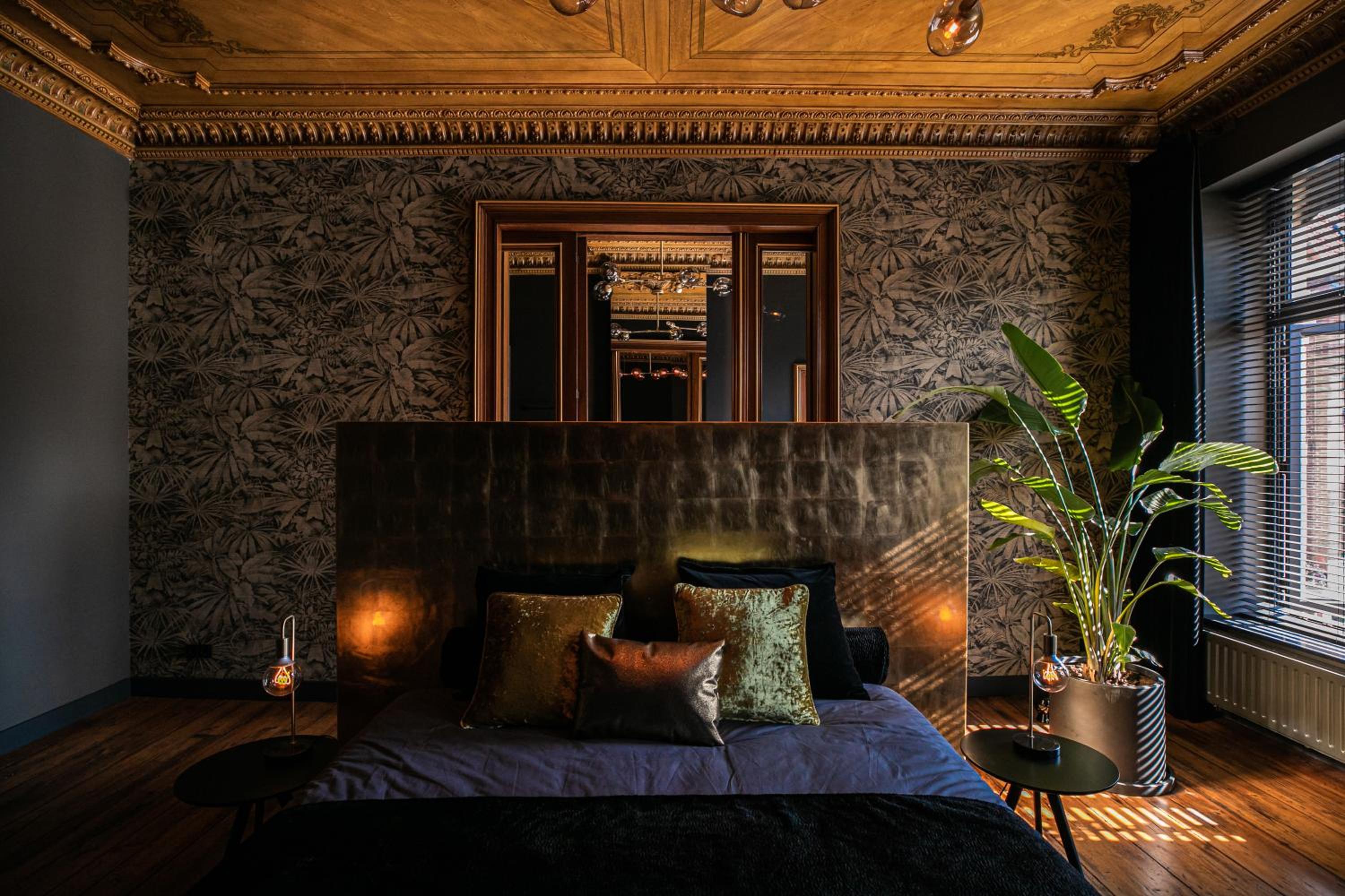Deluxe Queen Suite photo 1
