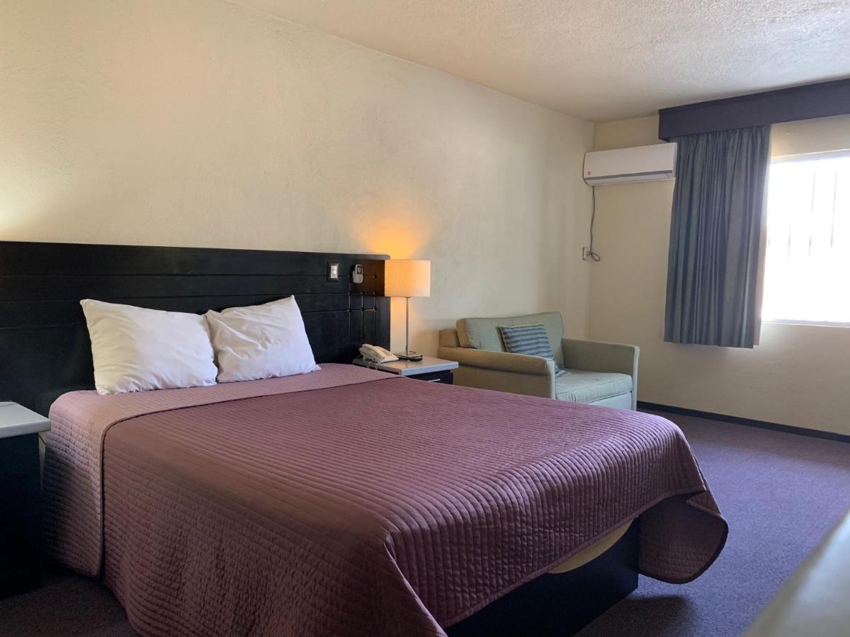 Standard Queen Room
