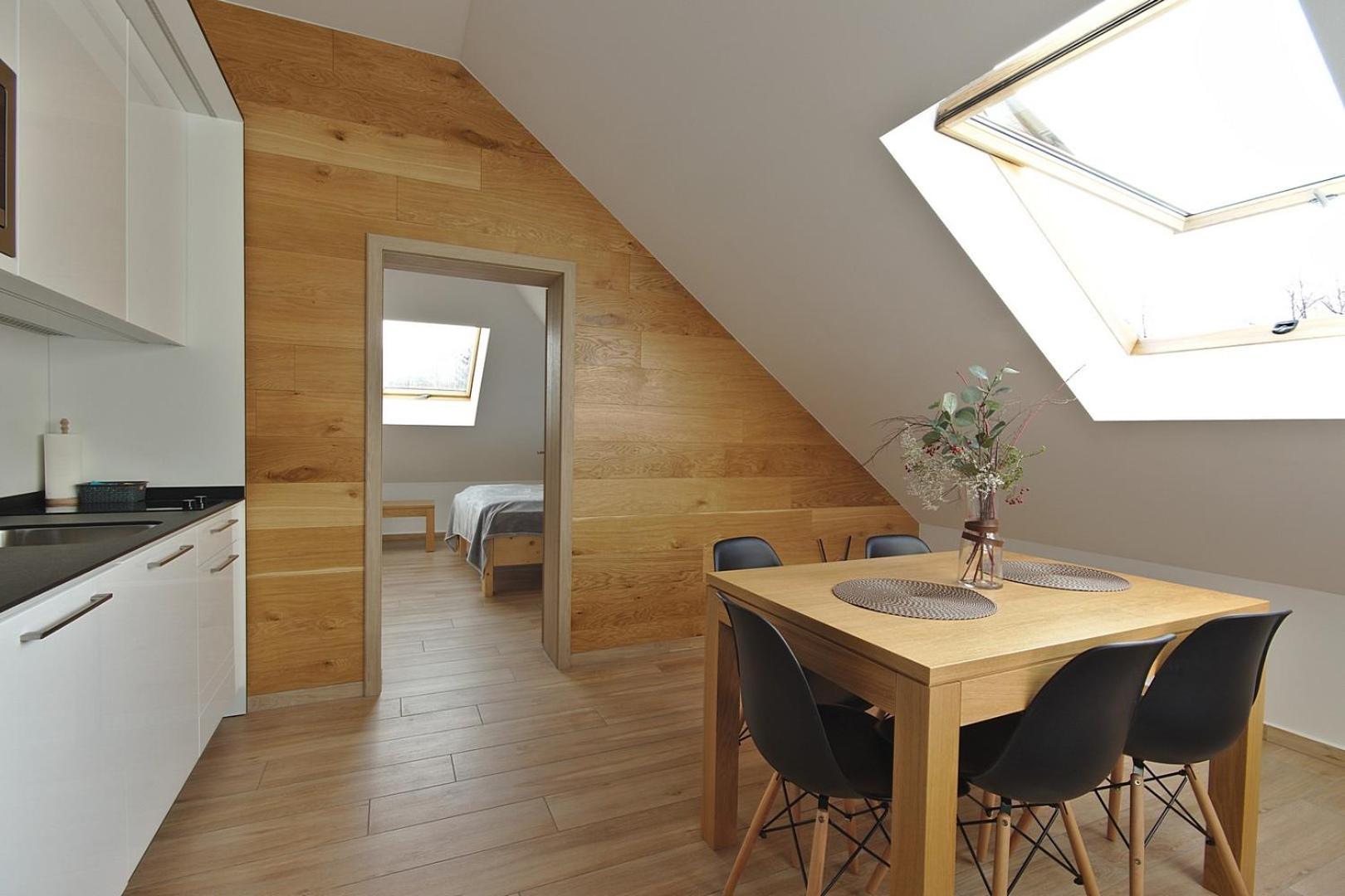 Deluxe Two-Bedroom Apartment with Balcony and air conditioning in the Attic - Photo 4